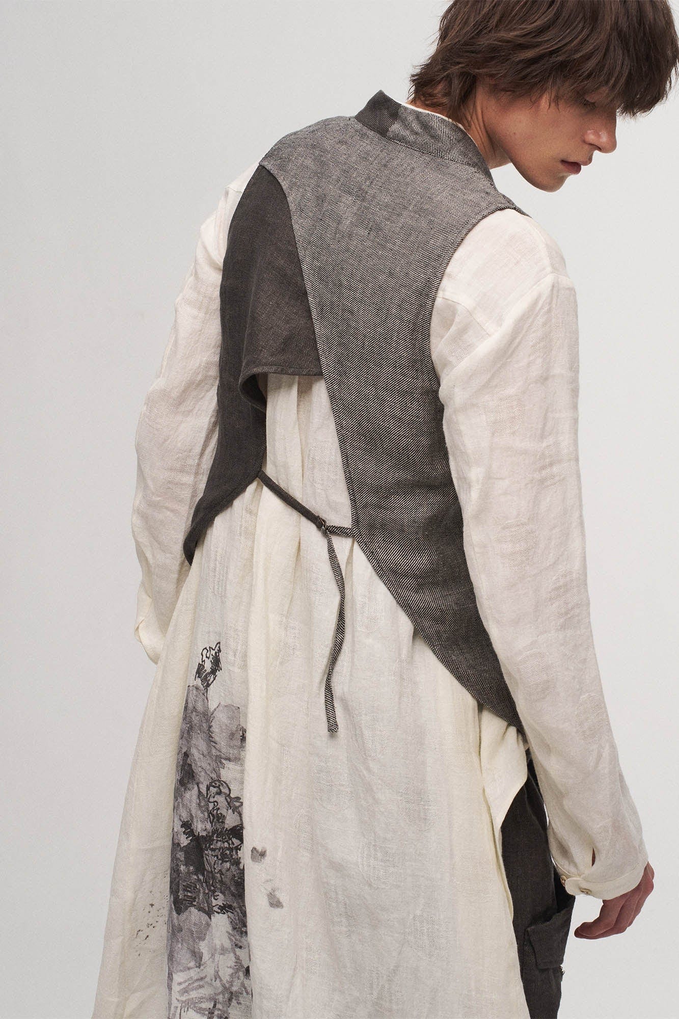 ILNya Nieternite Nifutur Asymmetrical Panelled Contrast Back-Tie Vest Gray