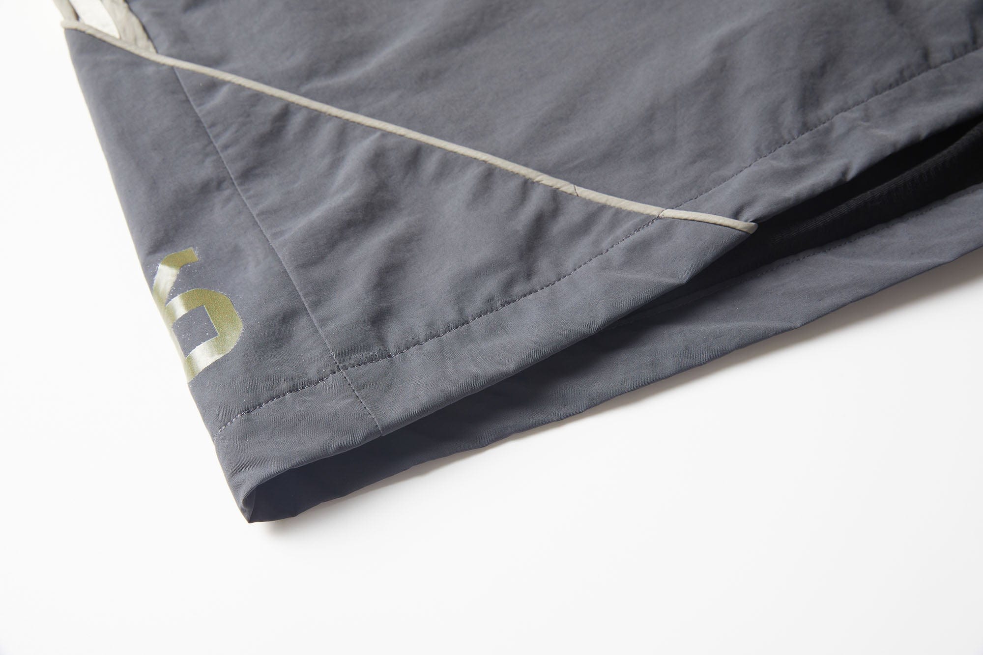 ERROR CODE ROBOT Athletic Contrast Spliced Shorts