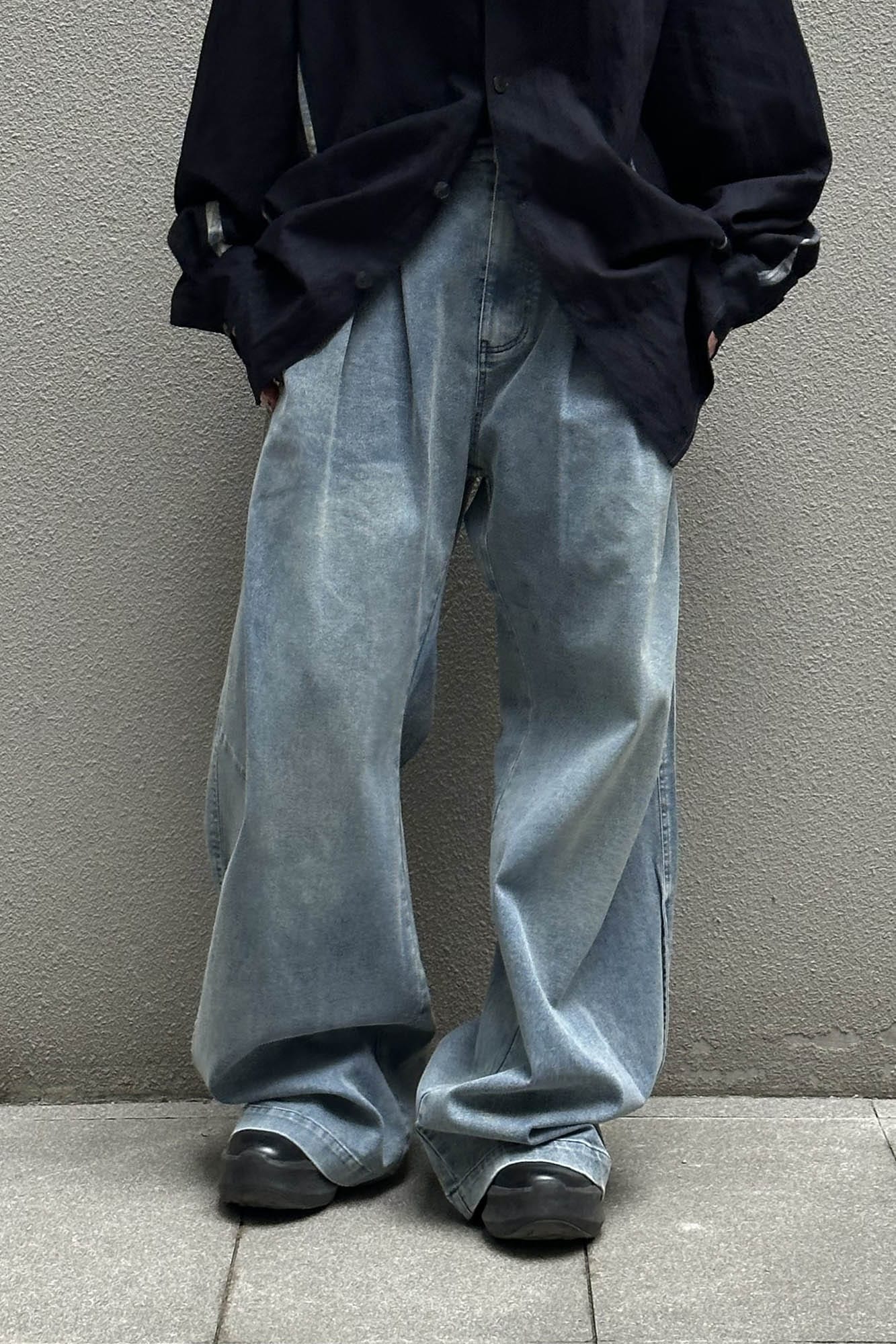 RELABEL Washed Pleated Waist Baggy Jeans