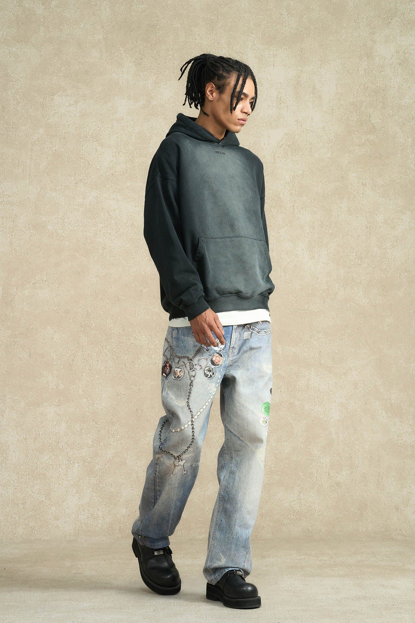 BONELESS Retro Chain Graphic Washed Jeans