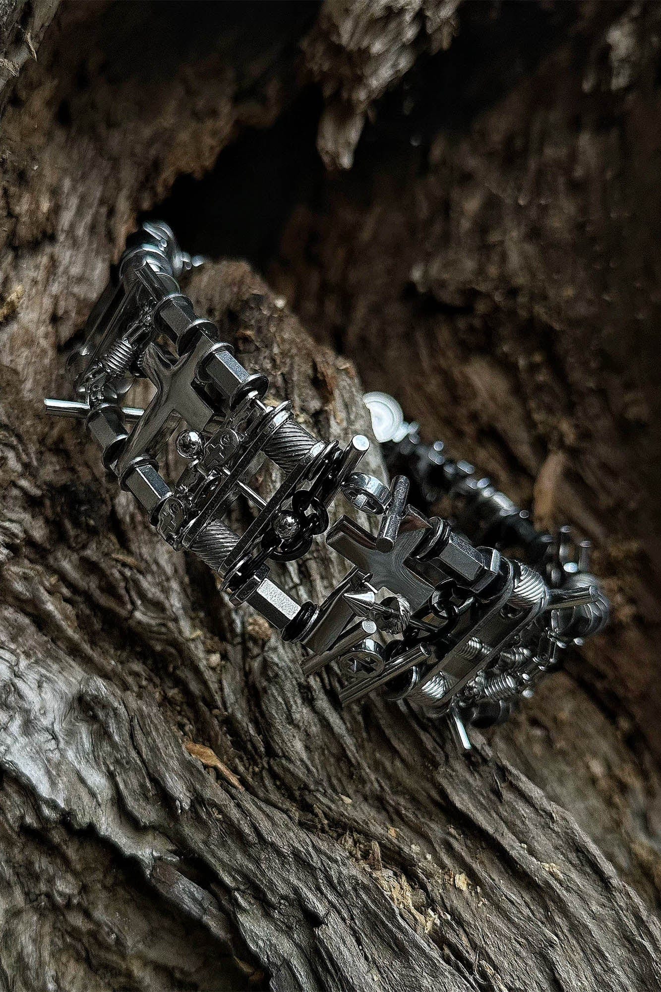 ILLUSORY Neo Era Cross Chocker