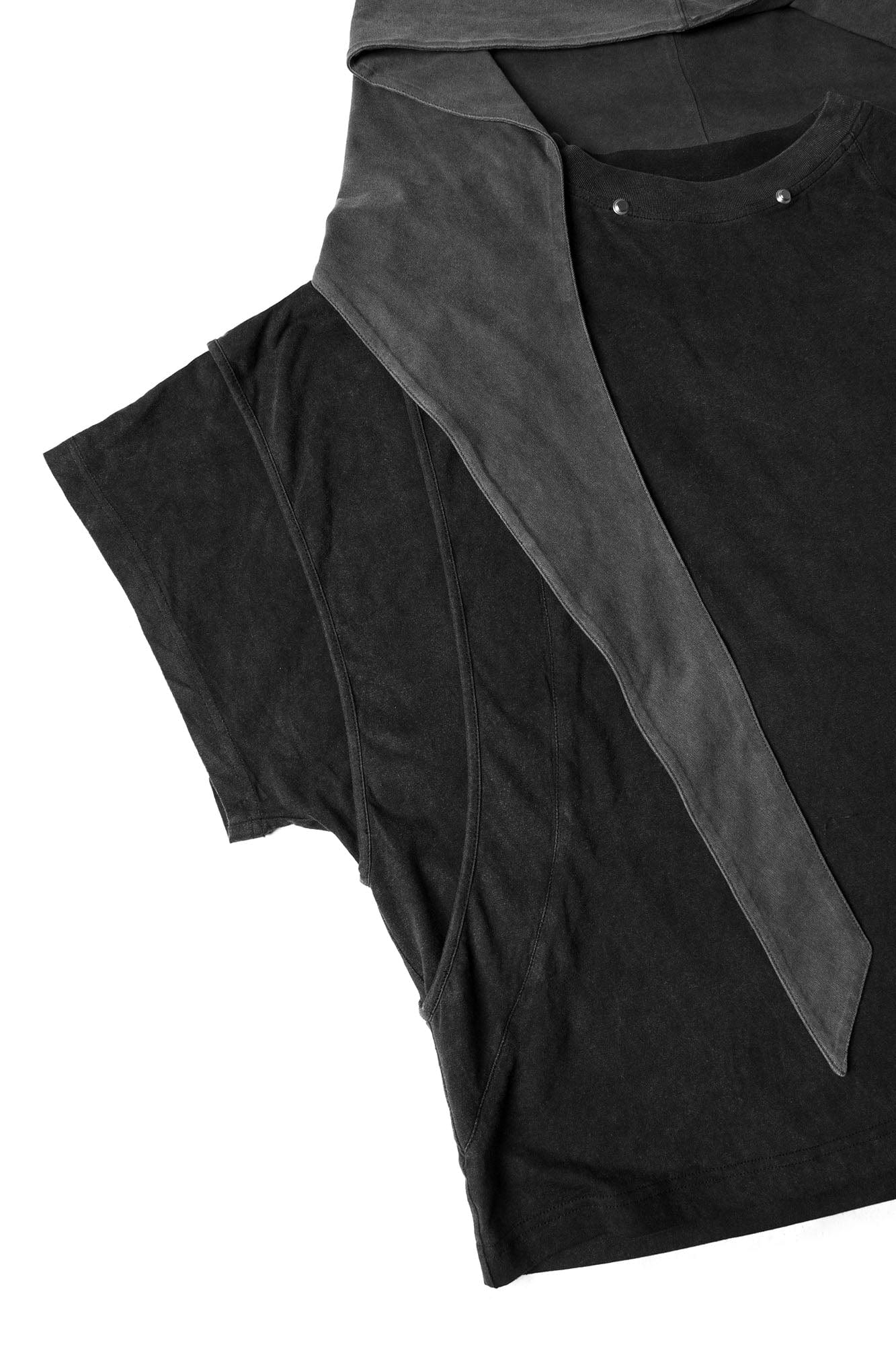 RELABEL Detachable Hood Layered Sleeve T-Shirt
