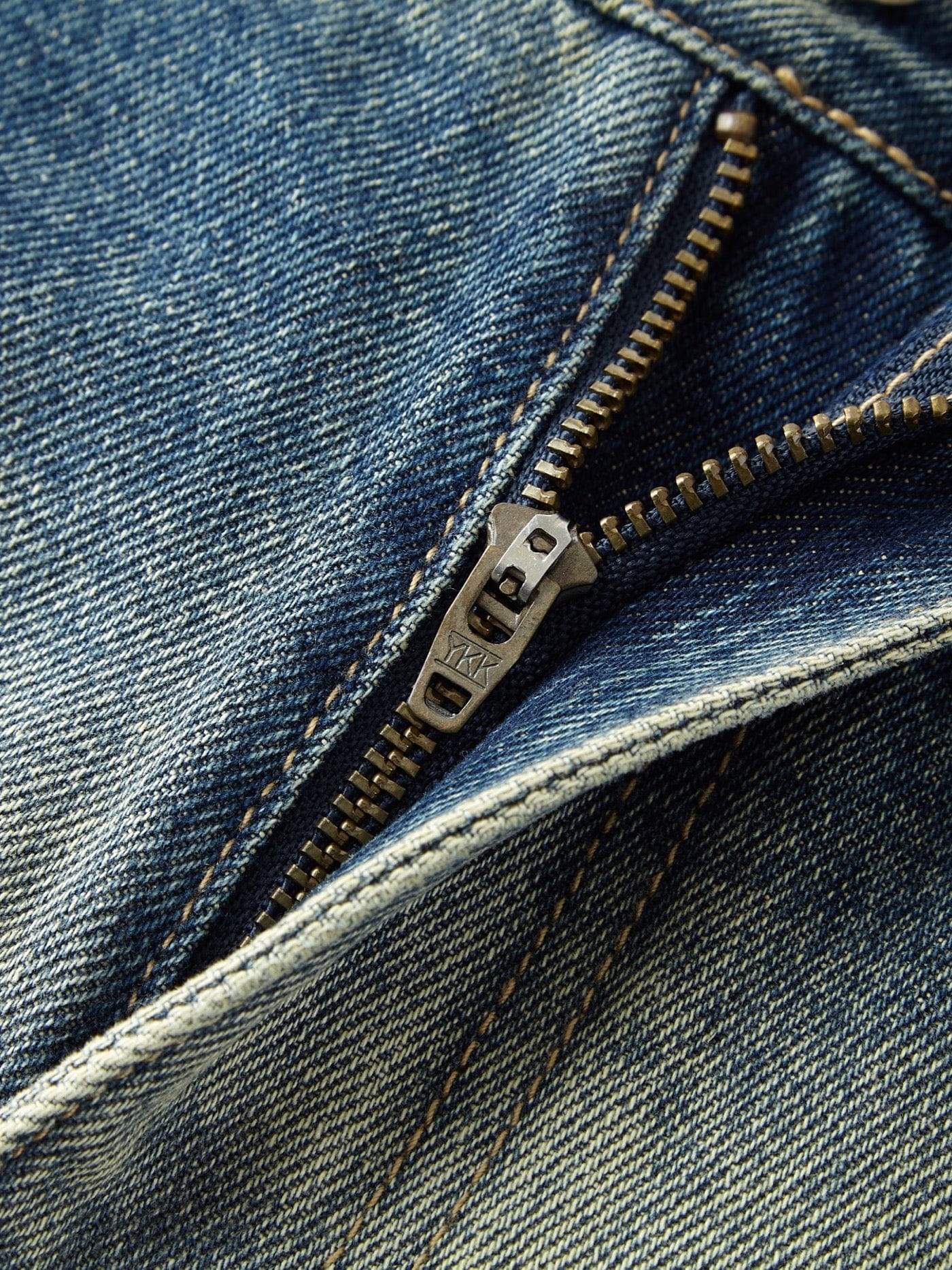 BONELESS Gradient Washed Straight Jeans