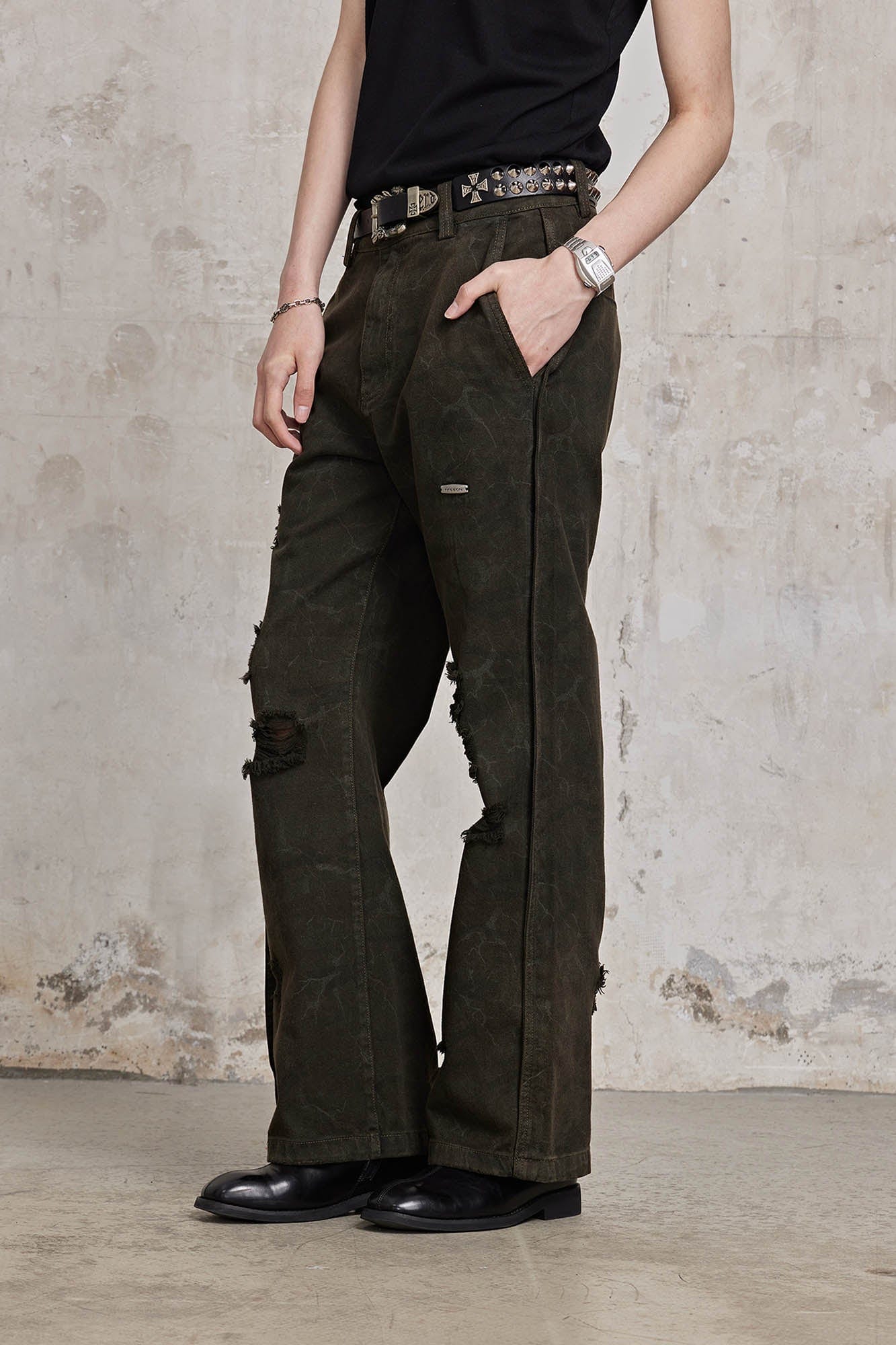 FACEONLAB Ripped Cracked Straight-Leg Pant