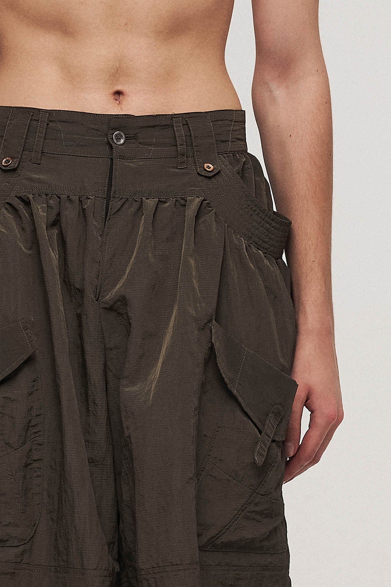 ILNya Nieternite Nifutur Multi-Pocket Crinkled Oversized Shorts