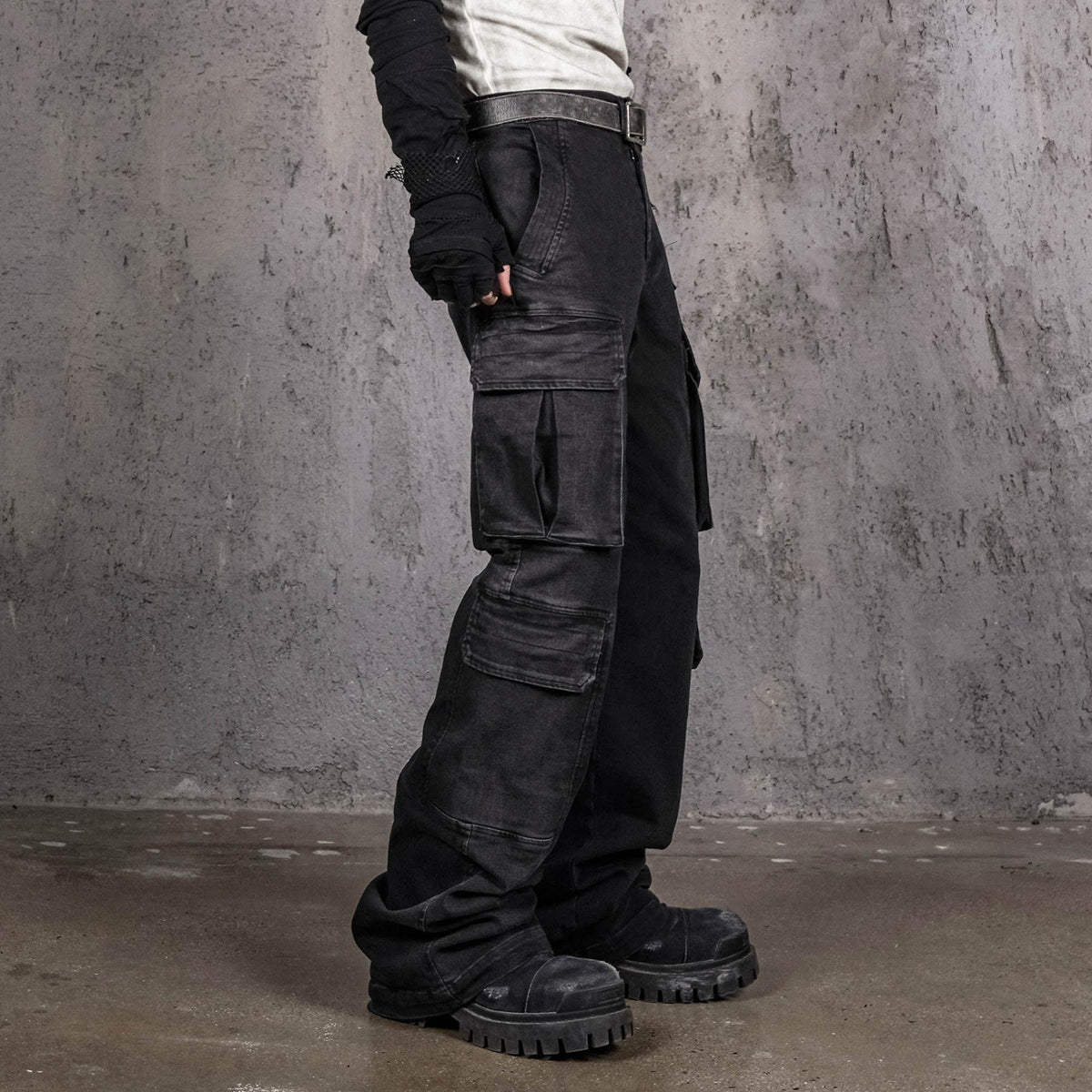 UNDERWATER Multi Pockets Gradient Jeans Black