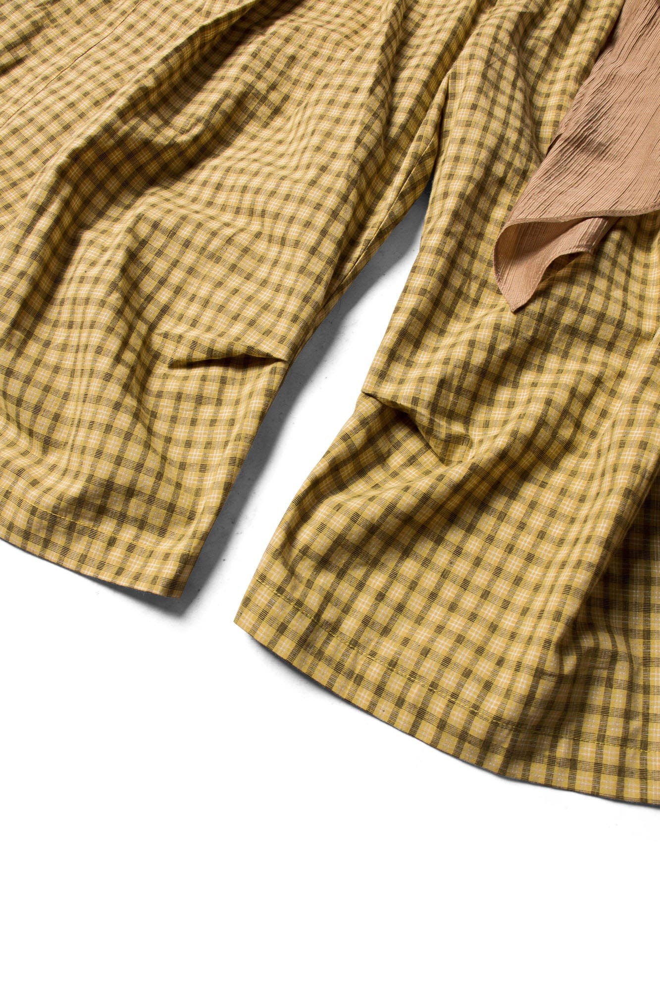 RELABEL Detachable Scarf Grid Pleated Shorts