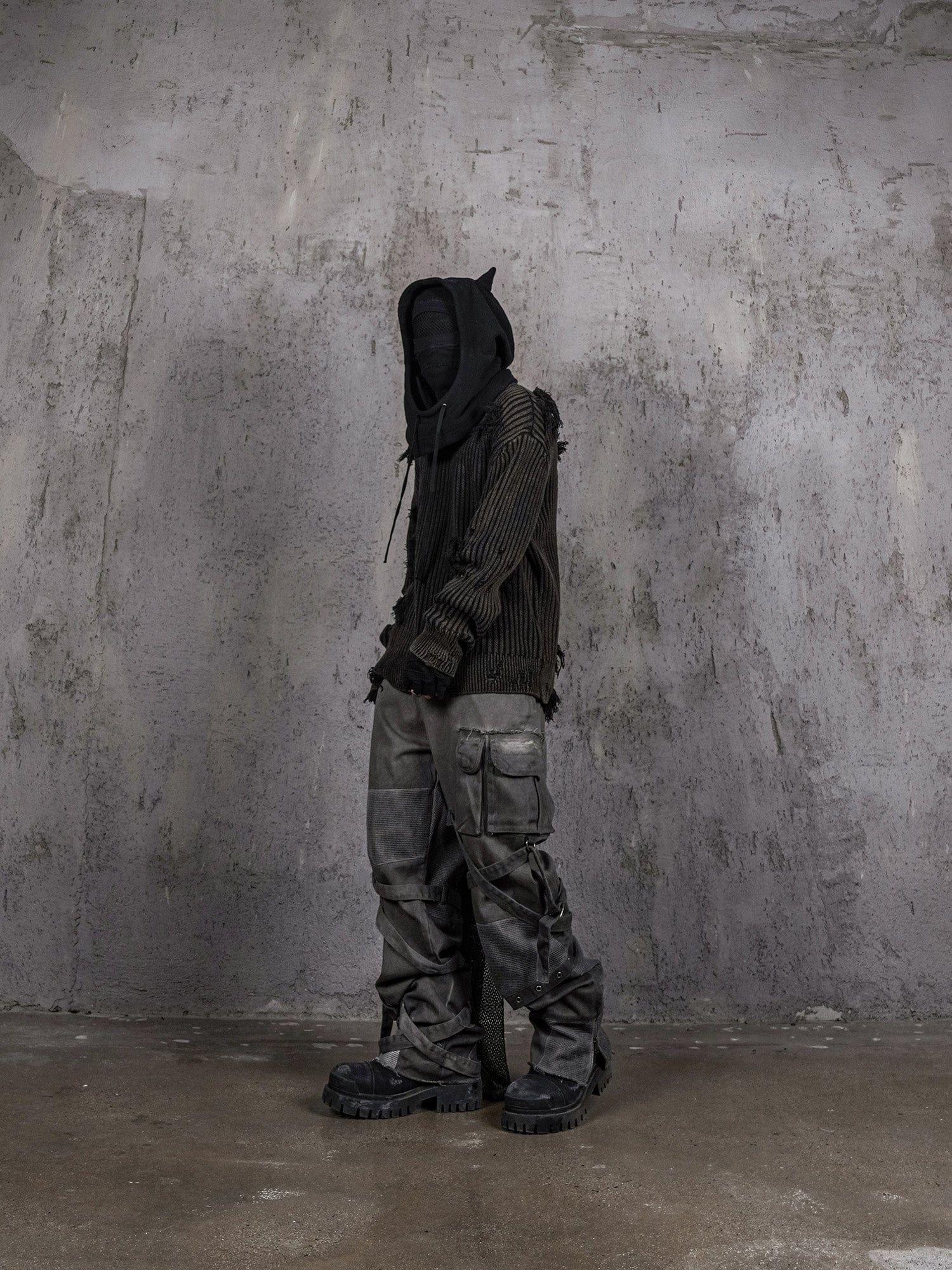 UNDERWATER Wasteland Ripped Sweater Charcoal