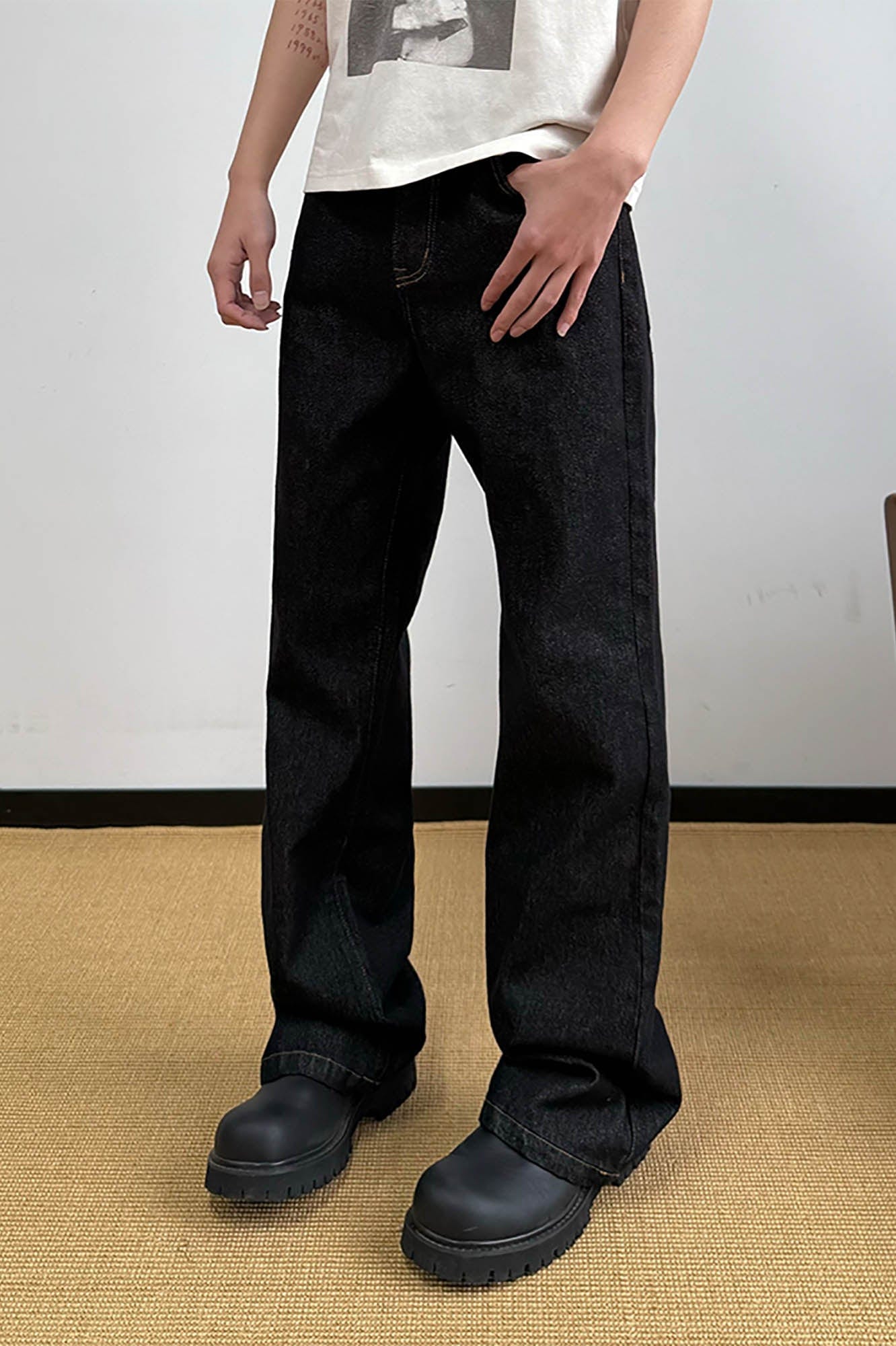 KREATE Classic Washed Straight-Leg Jeans