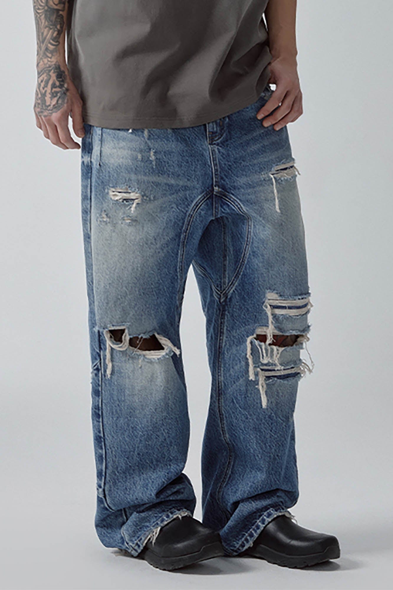 F2CE Ripped Curved Spliced Jeans
