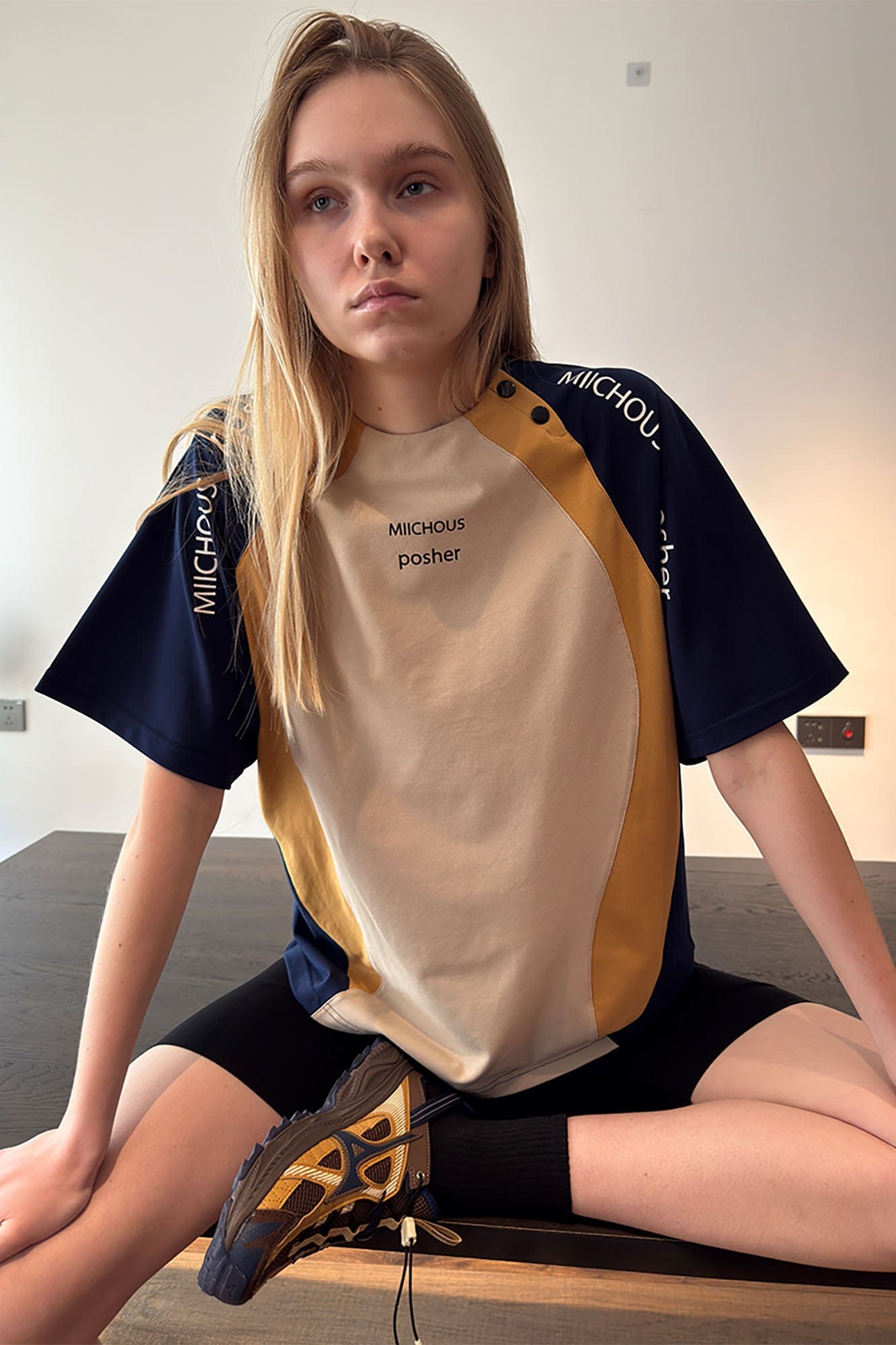 MIICHOUS Curve Spliced Button-Neck Raglan T-Shirt