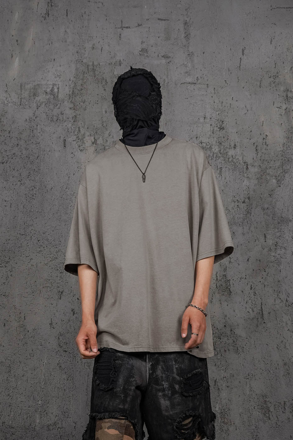 UNDERWATER Distressed Embroidery T-Shirt Light Sand
