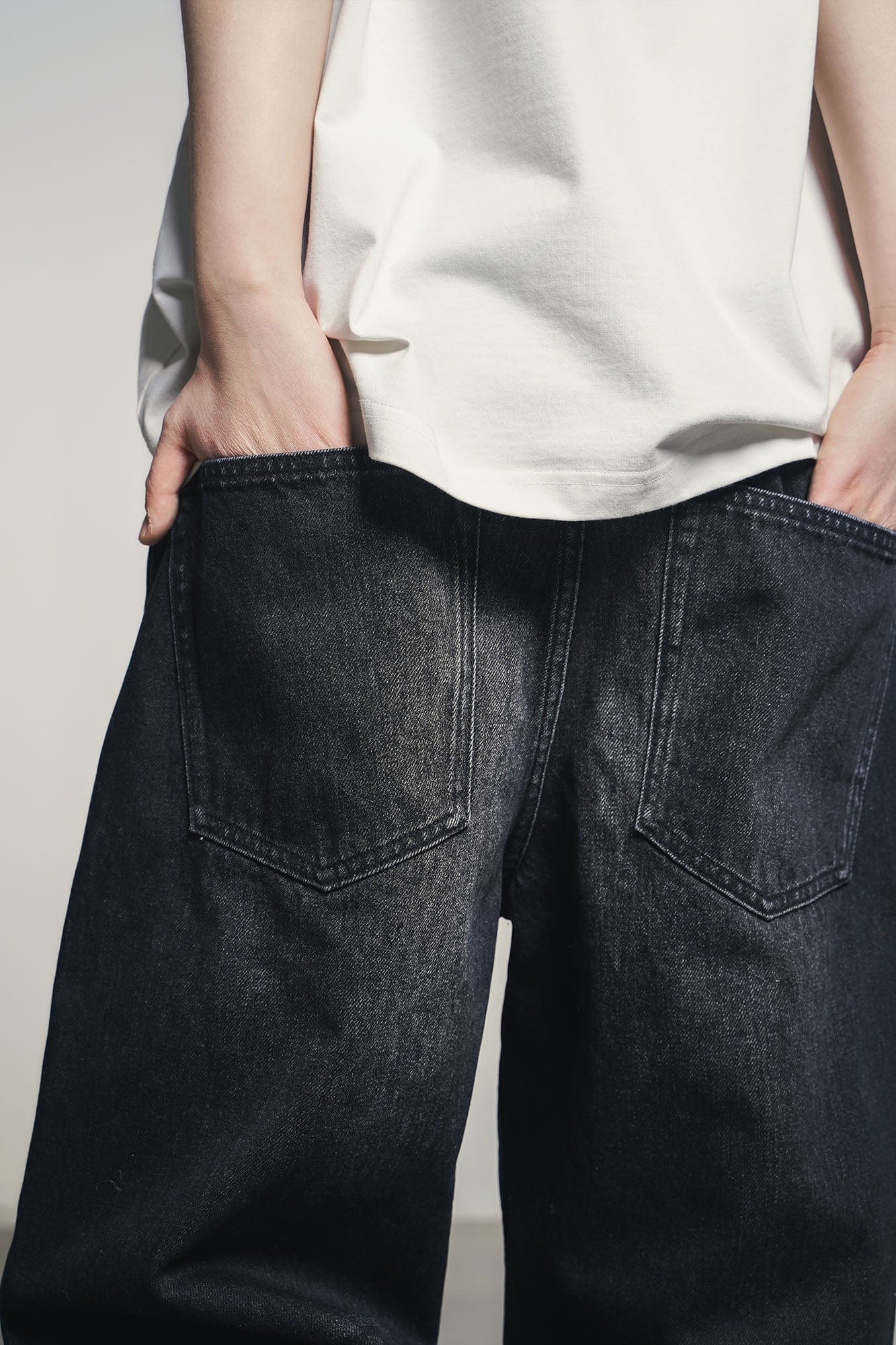MAKEMORE Retro Washed Ripped Straight-Leg Jeans