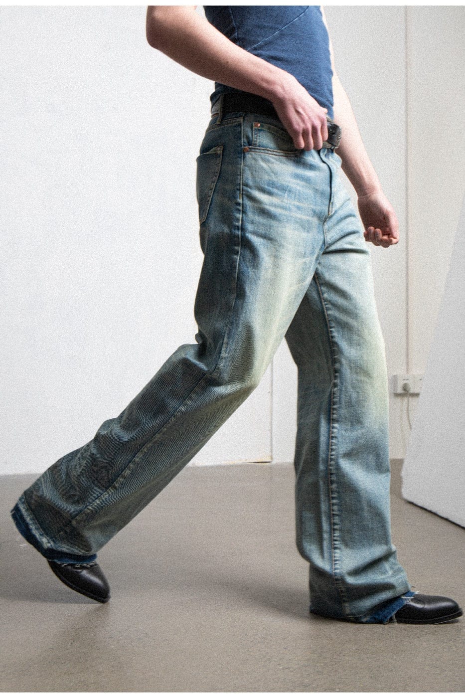 LEONSENSE Raw Edge Washed Flared Jeans