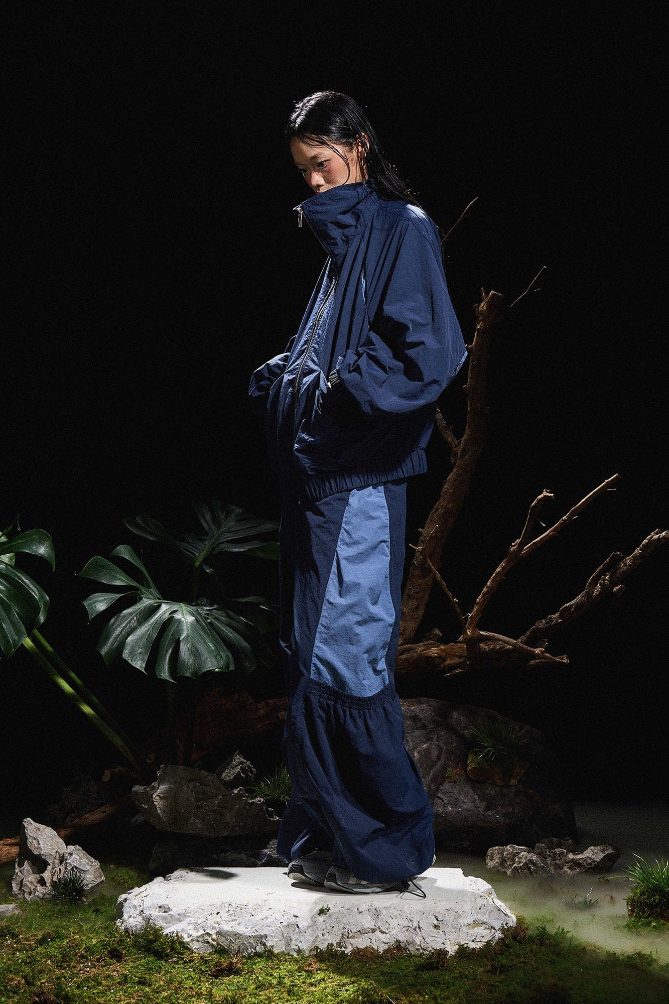 RELABEL Big-Pocket Pleated Oversized Curved Pants Blue