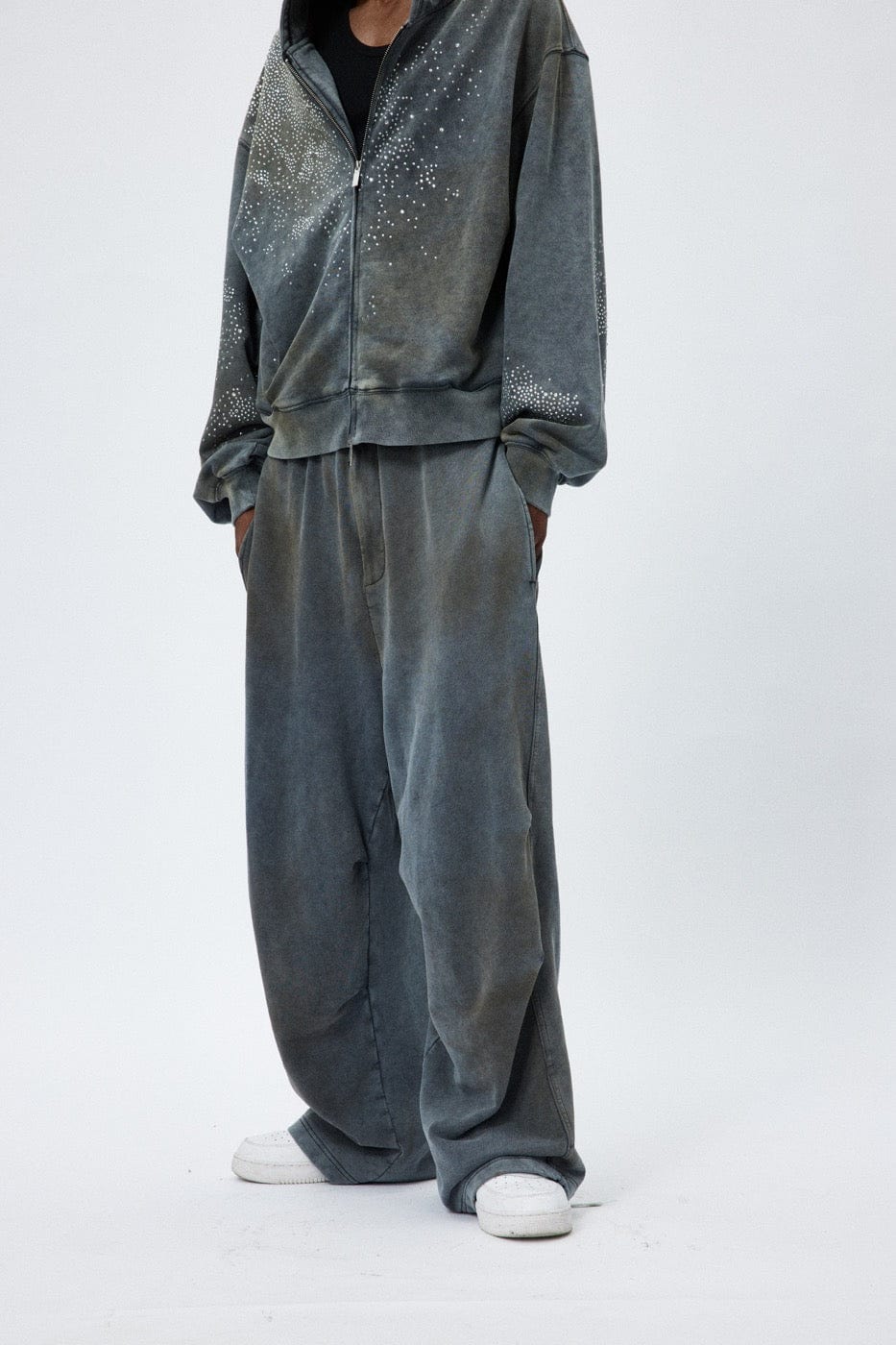 DND4DES Distressed Crinkled Baggy Sweatpants