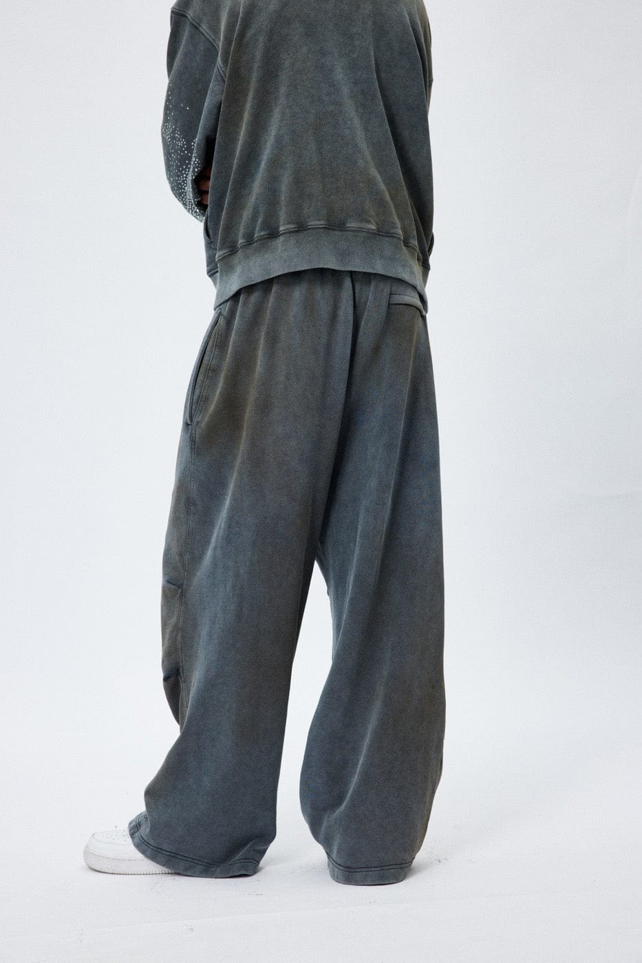 DND4DES Distressed Crinkled Baggy Sweatpants