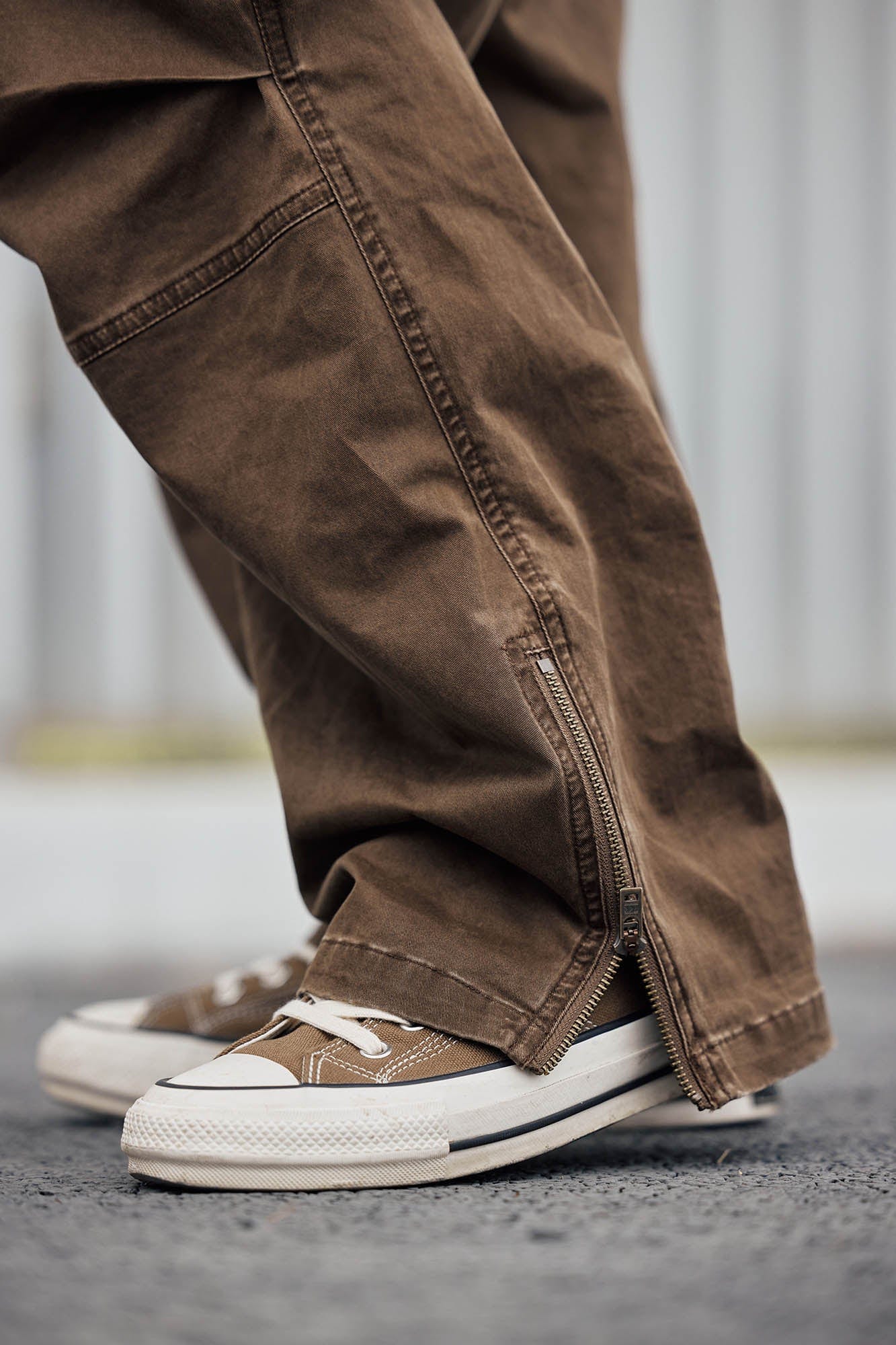 BANANA CLUB Zippered-Hem Multi-Pocket Crinkled Cargo Pants
