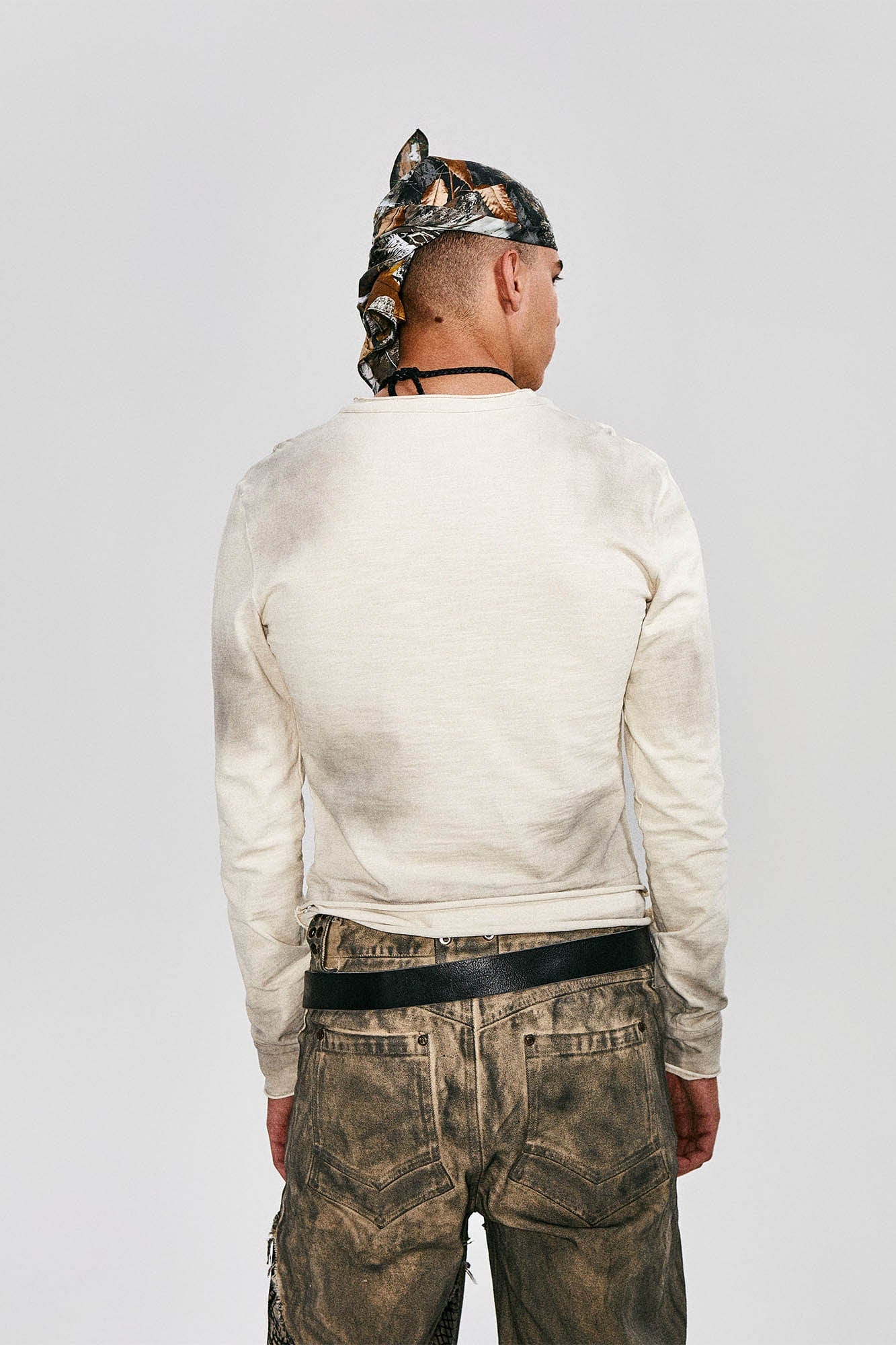 FLYERRER Distressed Cross Chain Graphic Long-Sleeve Tee