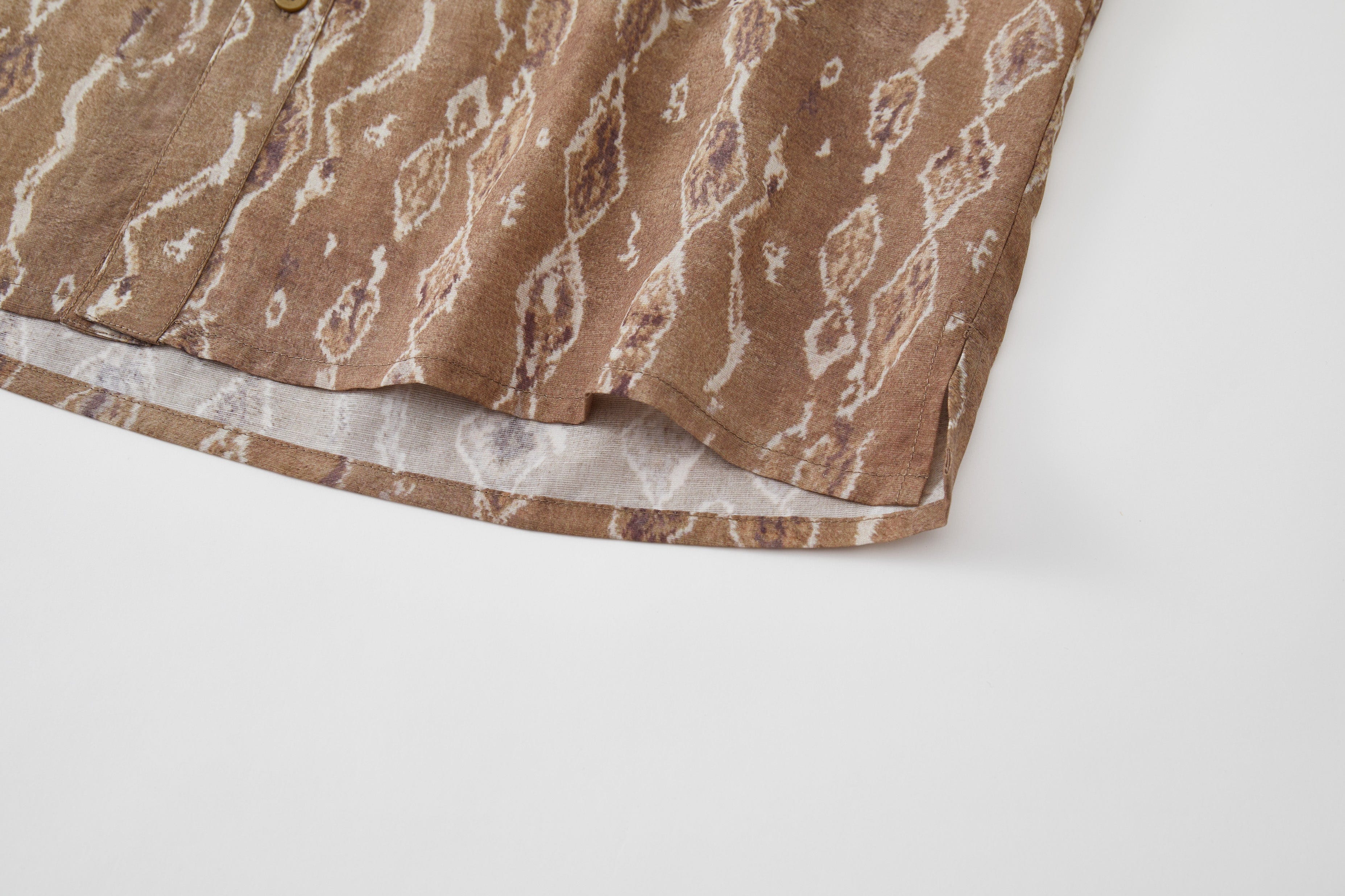 OPICLOTH Retro Woodgrain Full-Print Ruffle Half Shirt