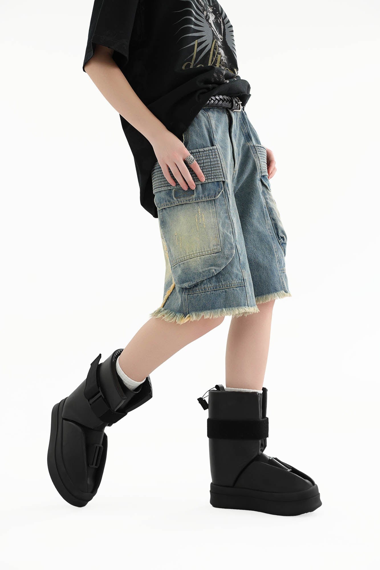 ERROR CODE ROBOT Washed Fringe Multi-Pocket Denim Shorts