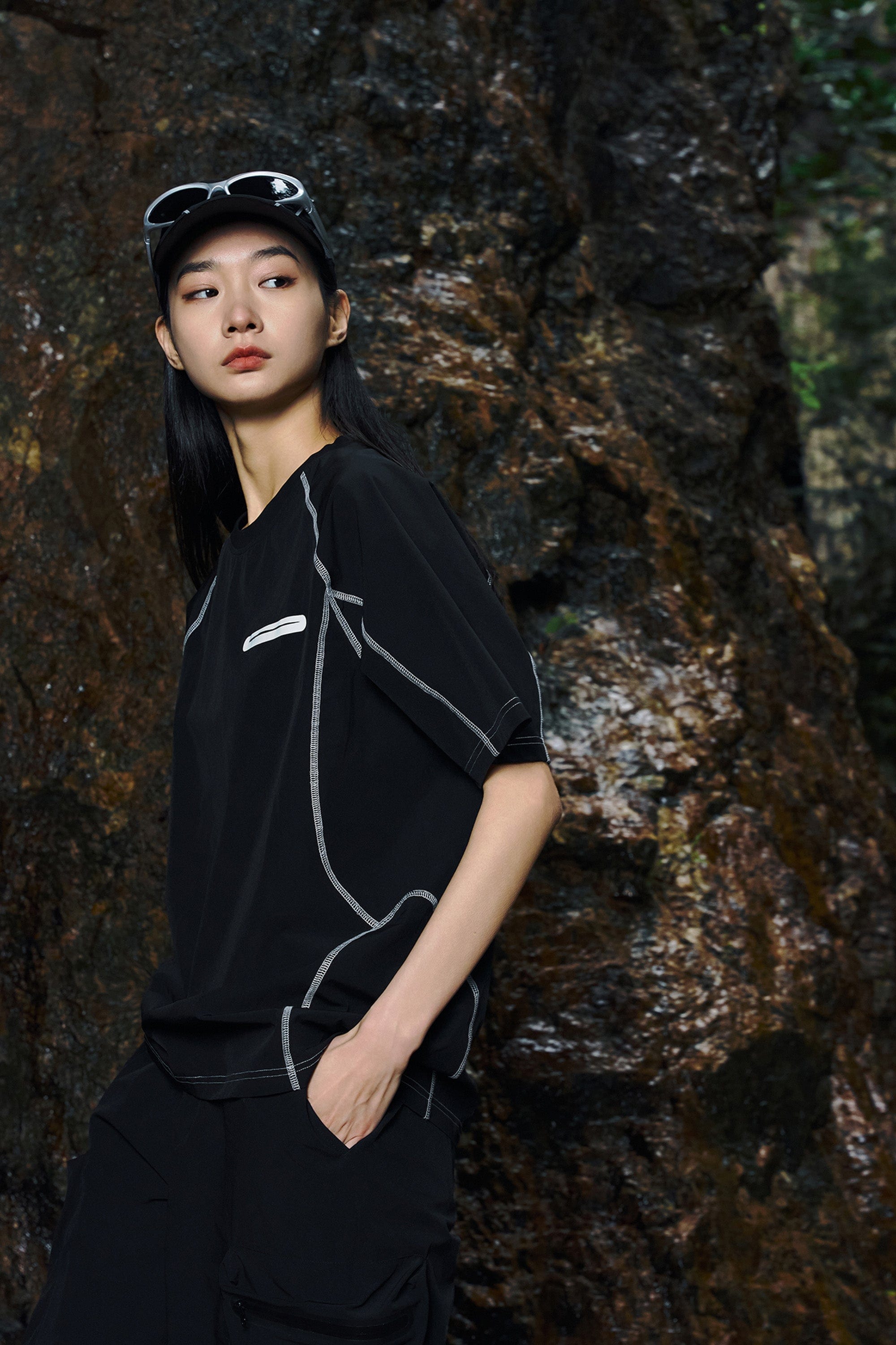 ENSHADOWER Modern Contour Stitches Pocket T-Shirt