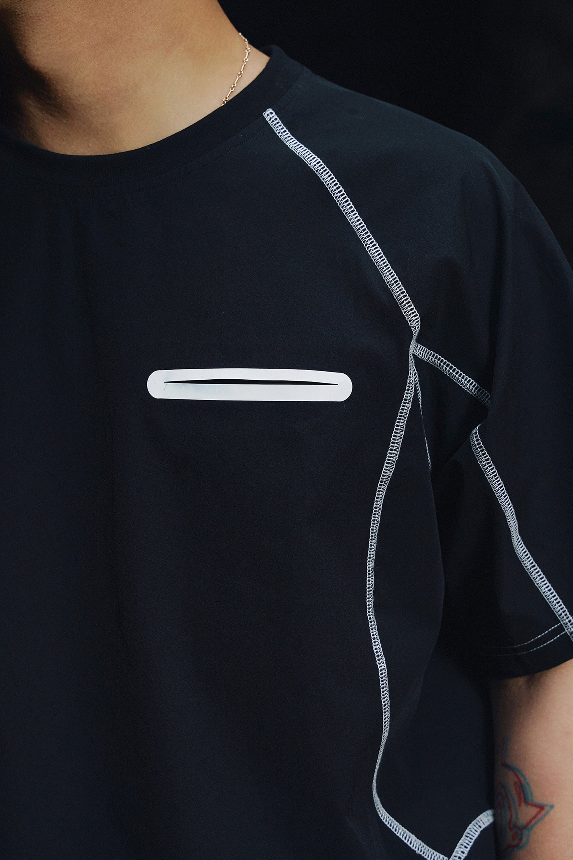 ENSHADOWER Modern Contour Stitches Pocket T-Shirt
