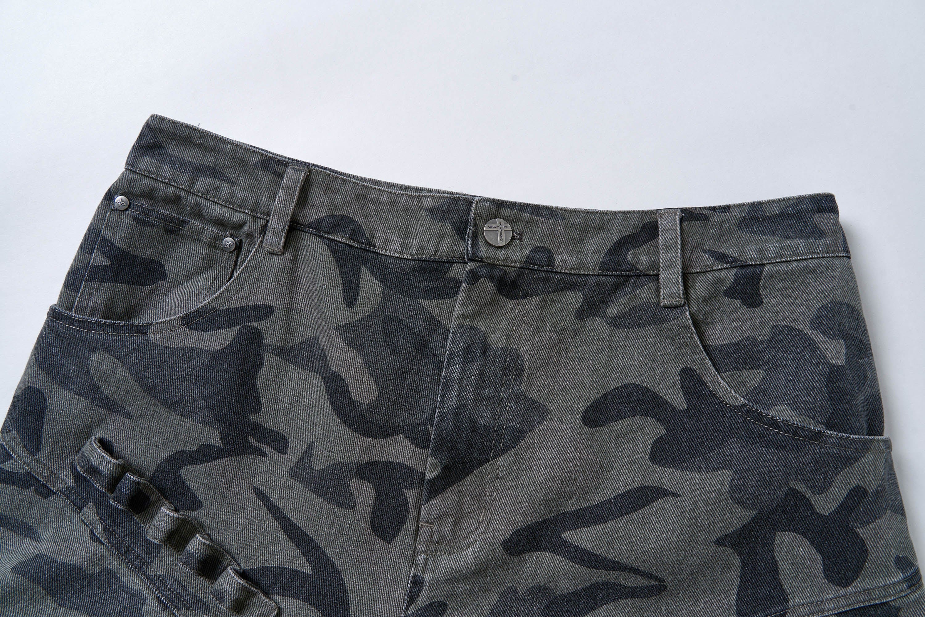 SAVAGEGROWTHWORLD Camo Spliced Multi-Pocket Shorts