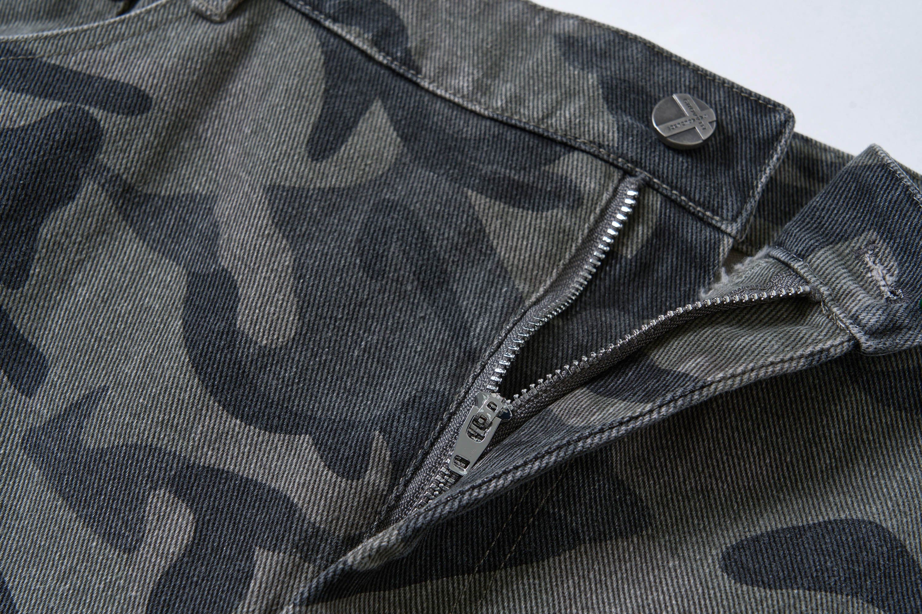 SAVAGEGROWTHWORLD Camo Spliced Multi-Pocket Shorts