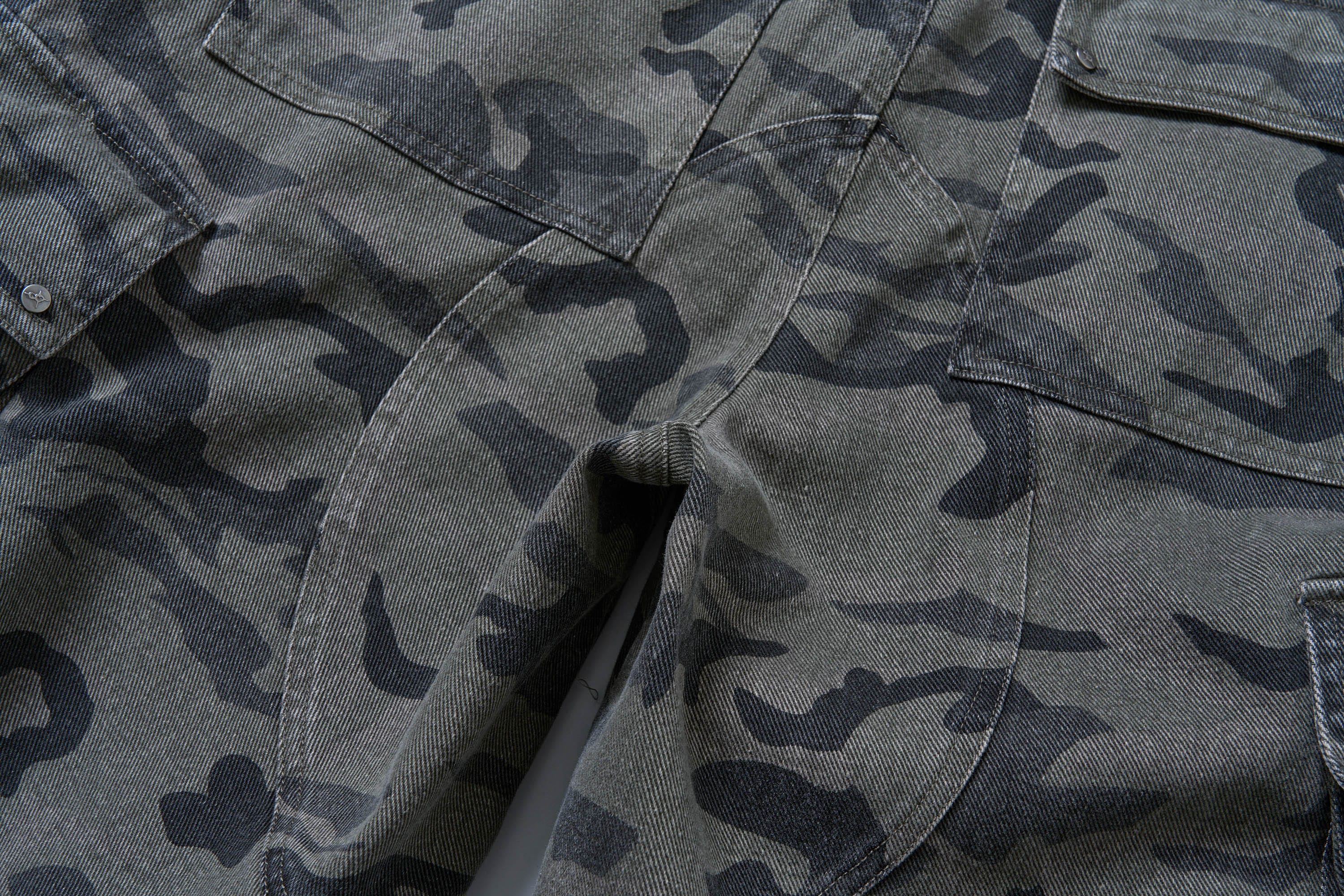 SAVAGEGROWTHWORLD Camo Spliced Multi-Pocket Shorts