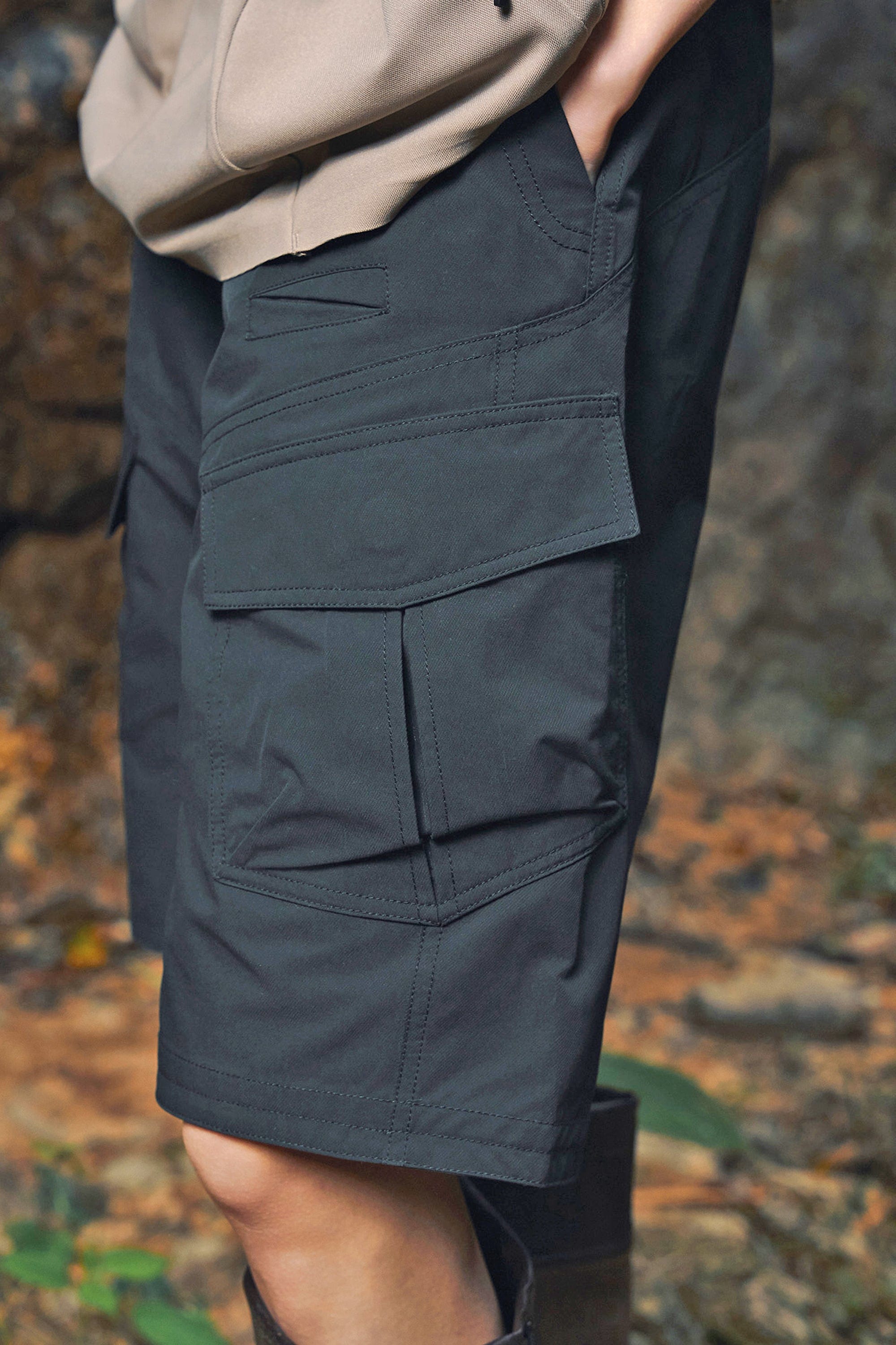 ENSHADOWER Modern Large Pocket Logo Shorts