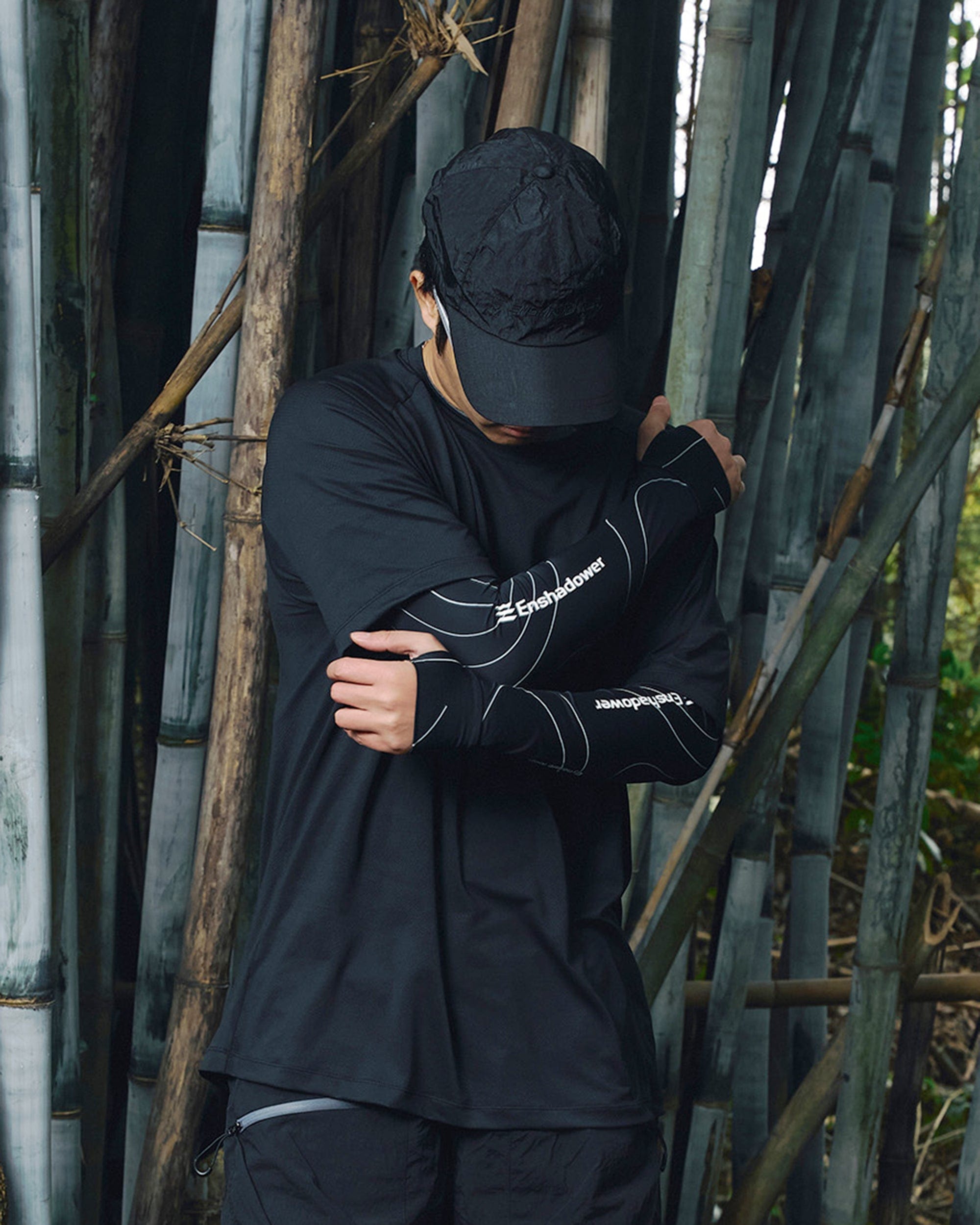 ENSHADOWER Modern Minimal Zipper Pocket T-Shirt