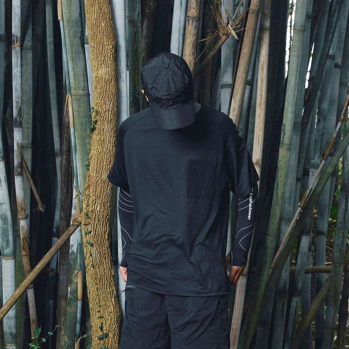 ENSHADOWER Modern Minimal Zipper Pocket T-Shirt