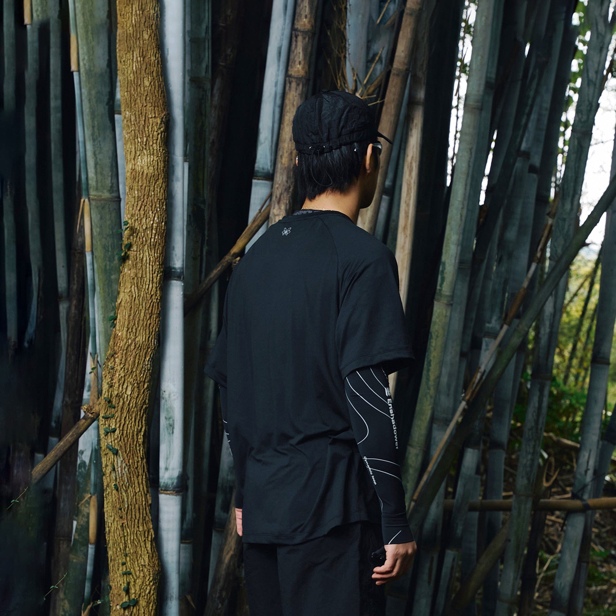 ENSHADOWER Modern Minimal Zipper Pocket T-Shirt