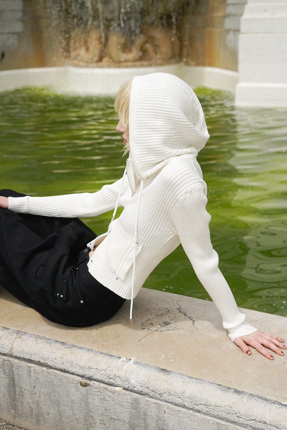 SOURPLUM Cropped Rivet Zip-Up Knitted Hoodie