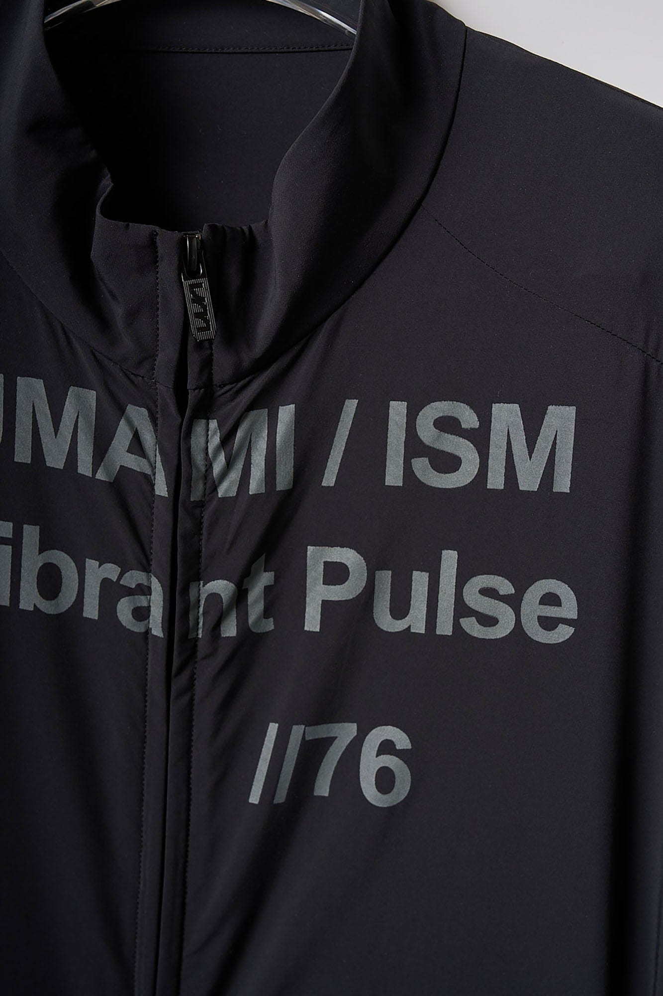 UMAMIISM Slogan Contrast Sleeve Mock Neck UV Protection Jacket