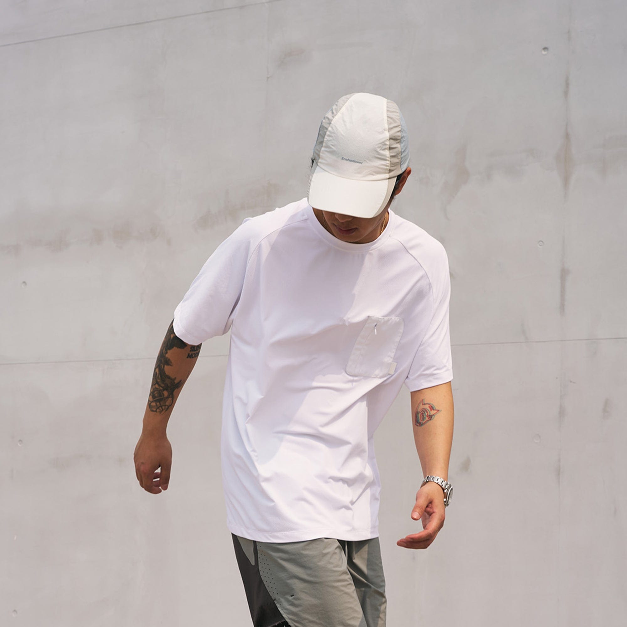 ENSHADOWER Modern Minimal Zipper Pocket T-Shirt