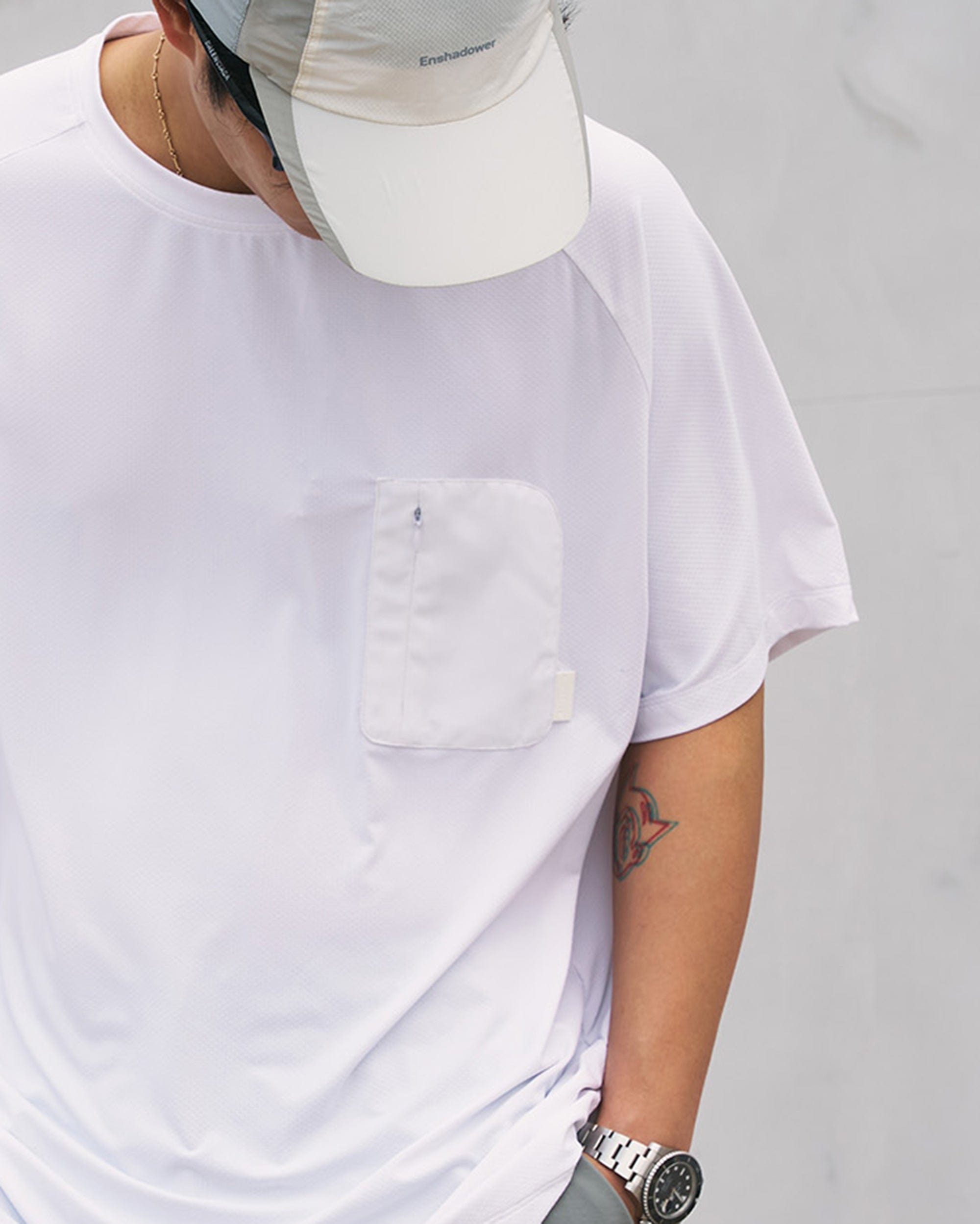 ENSHADOWER Modern Minimal Zipper Pocket T-Shirt