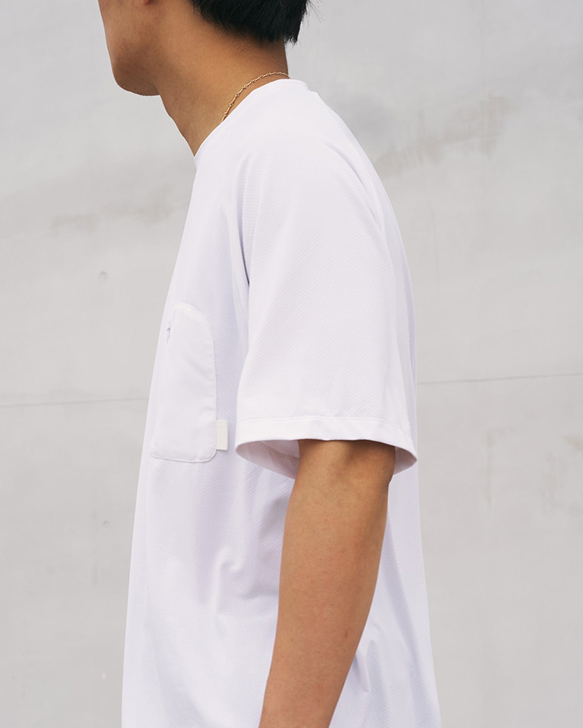 ENSHADOWER Modern Minimal Zipper Pocket T-Shirt