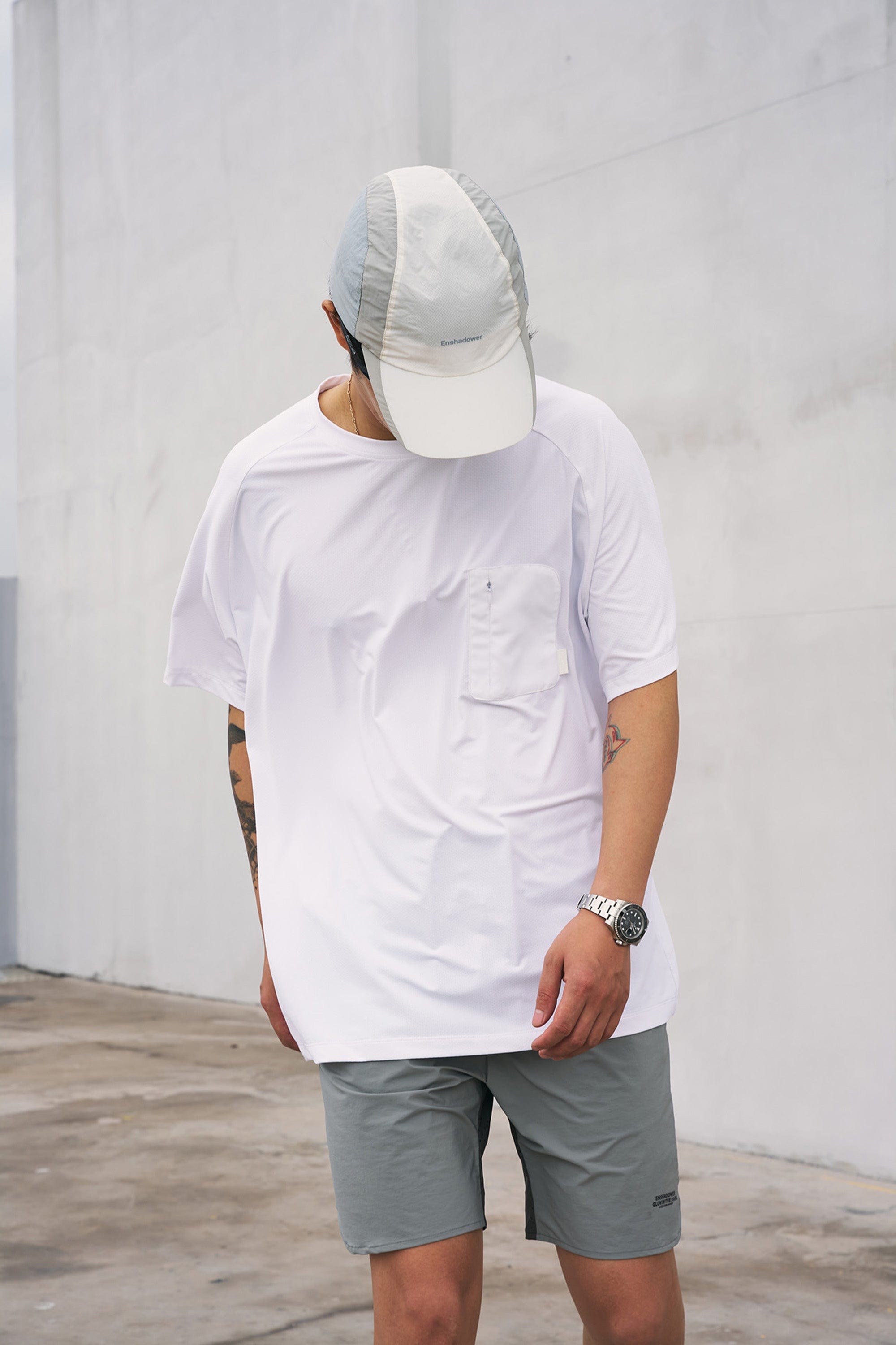 ENSHADOWER Modern Minimal Zipper Pocket T-Shirt