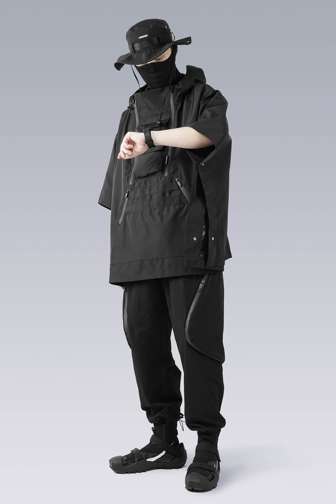 SILENSTORM Multi-Pocket Hooded Poncho Jacket