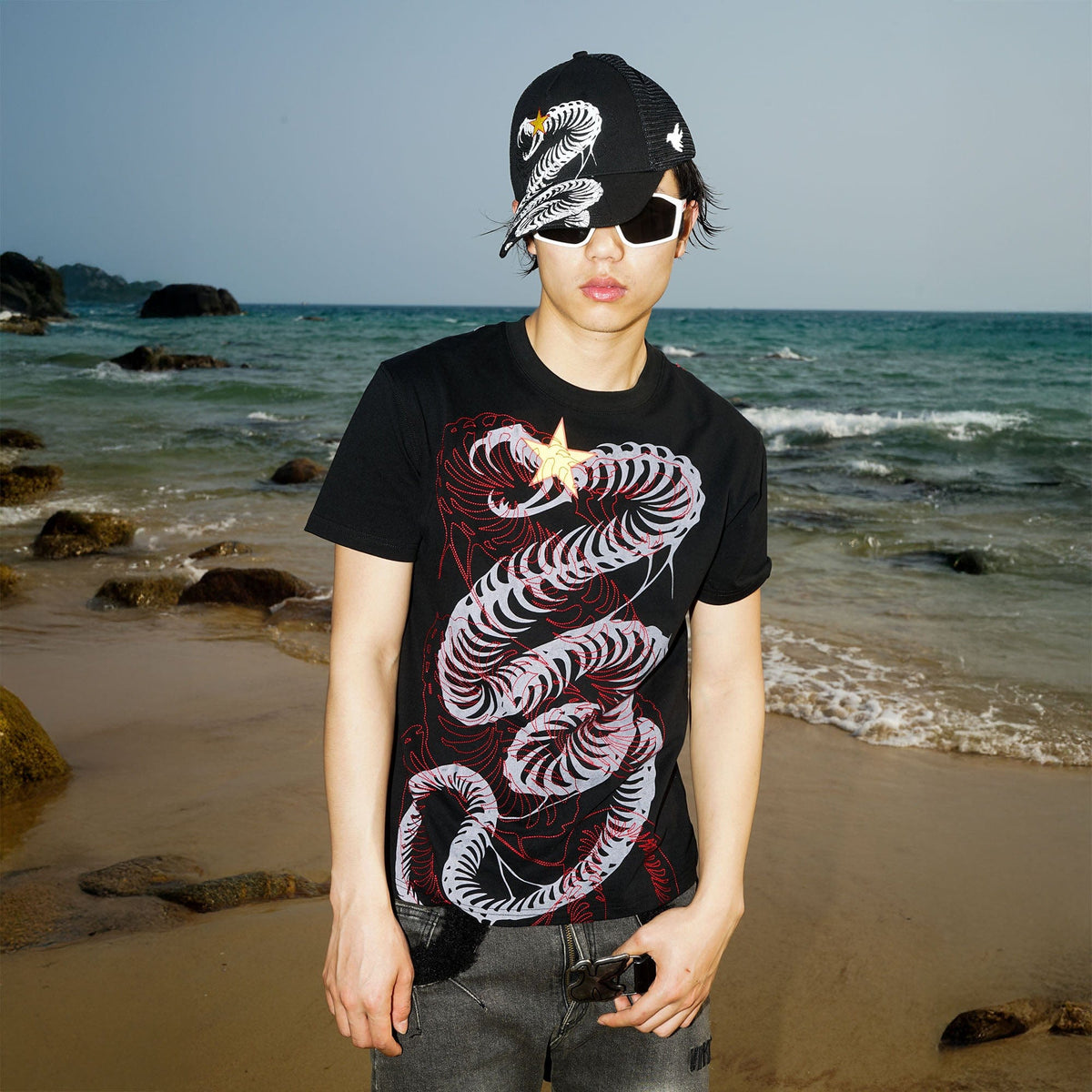 VINKID Twin Serpent Star Graphic T-Shirt