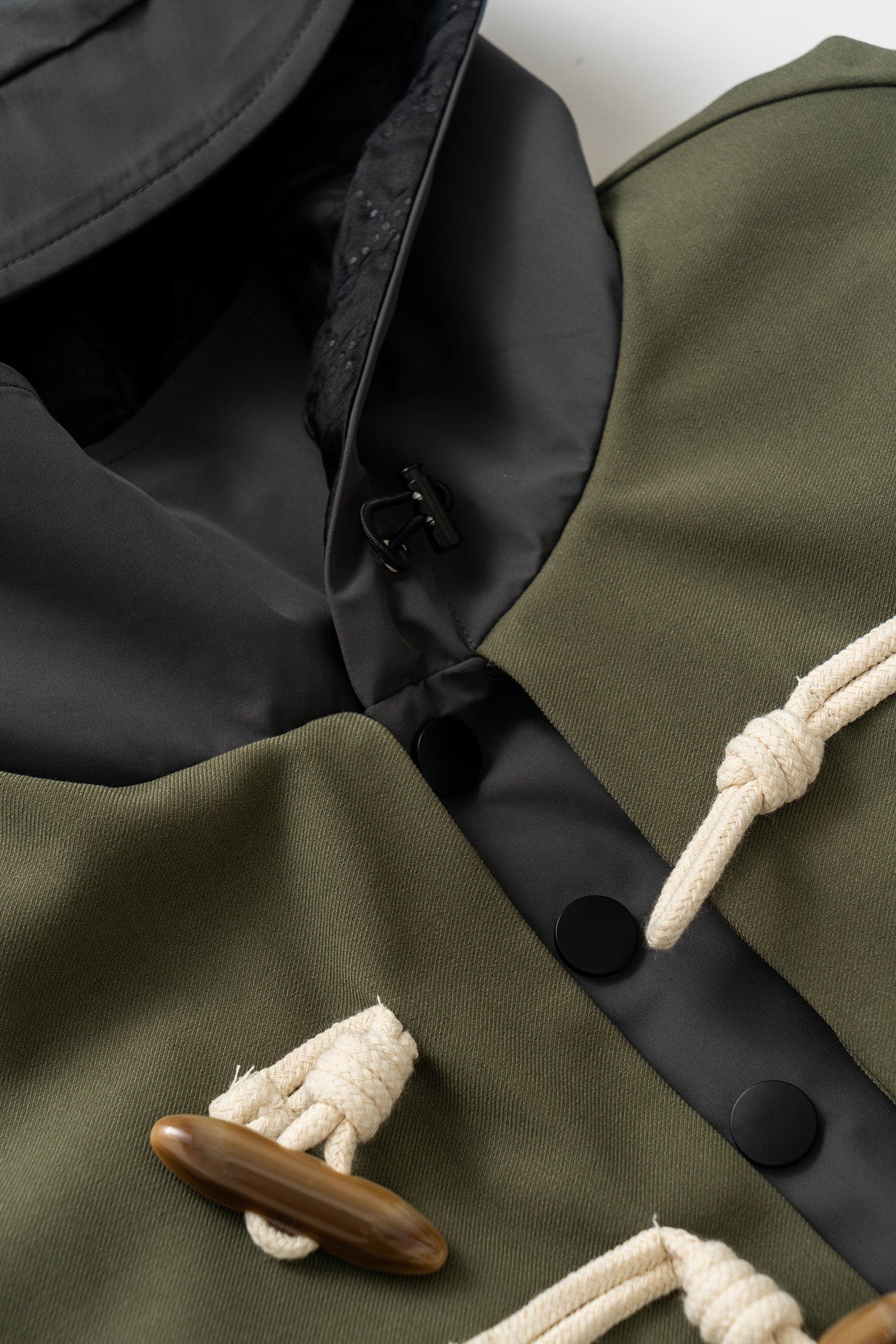 KADAKADA Layered Horn Button Large Pocket Hooded Jacket