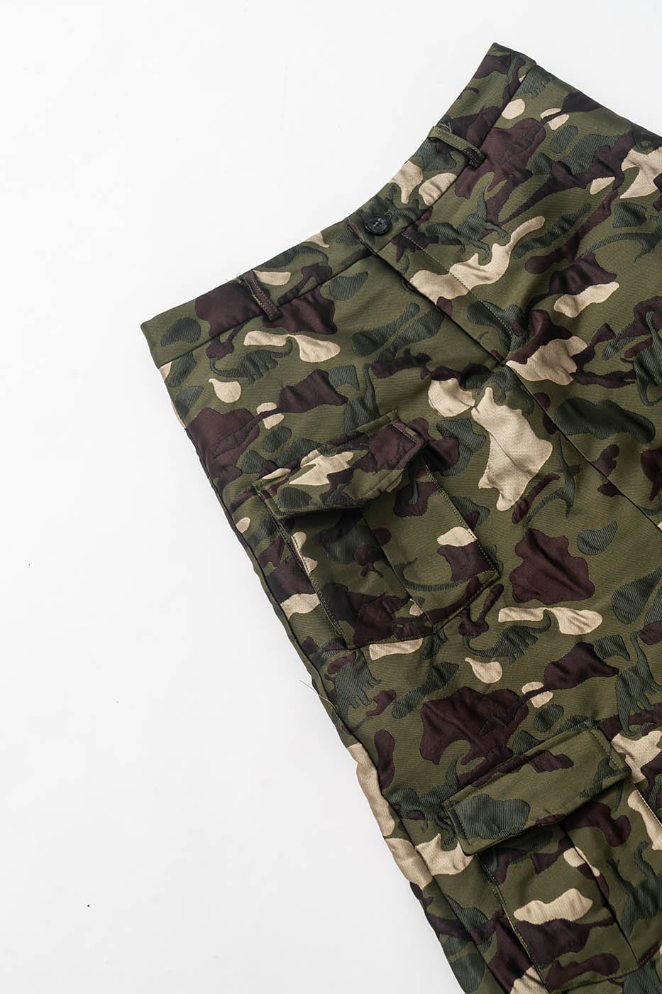 KADAKADA Dinosaur-Camo Embossed Multi-Pocket Skirt Pants