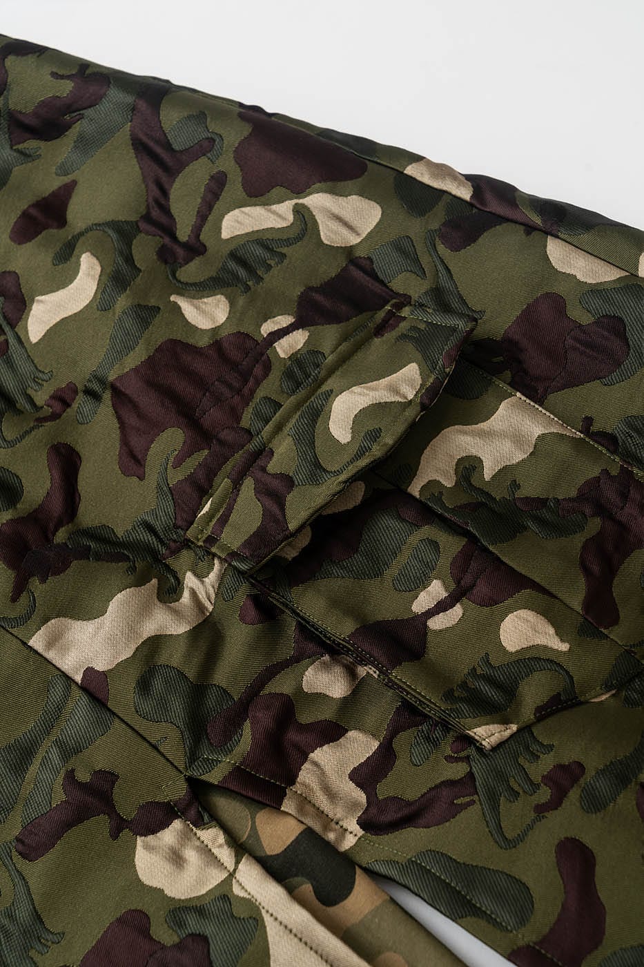 KADAKADA Dinosaur-Camo Embossed Multi-Pocket Skirt Pants