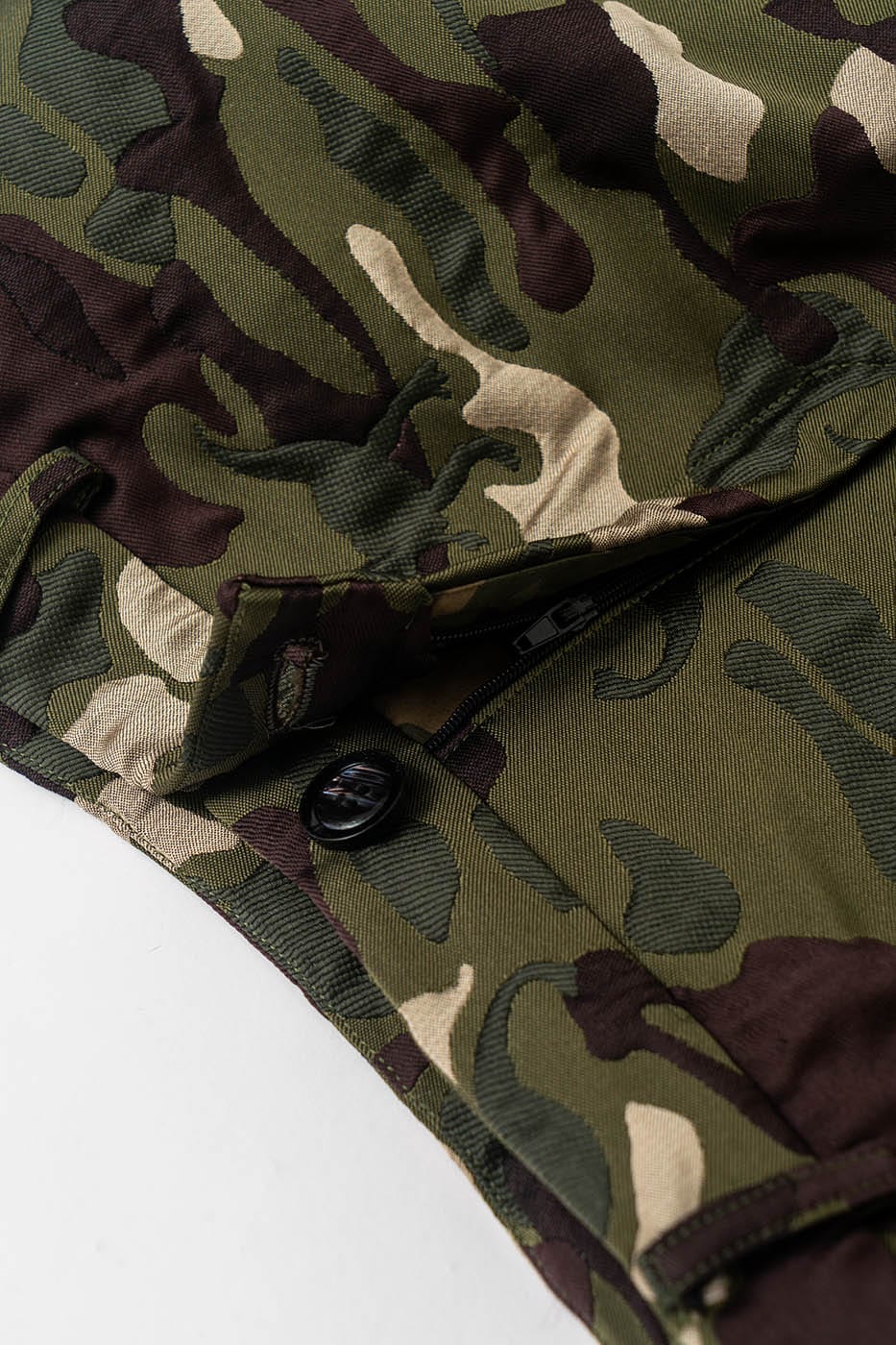 KADAKADA Dinosaur-Camo Embossed Multi-Pocket Skirt Pants
