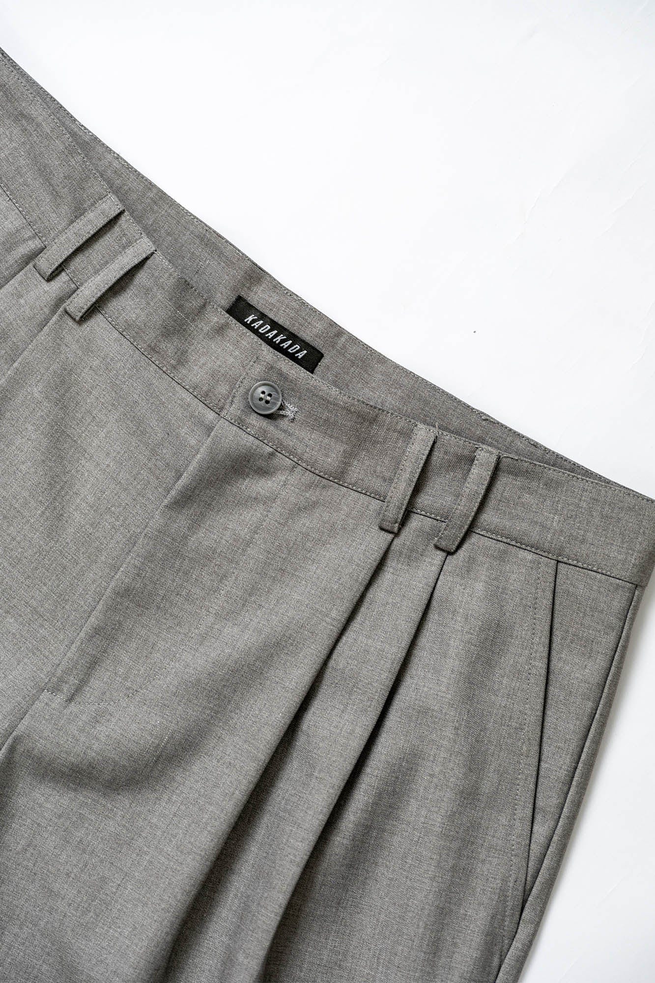 KADAKADA Scalloped Layered Hem Pleated Shorts