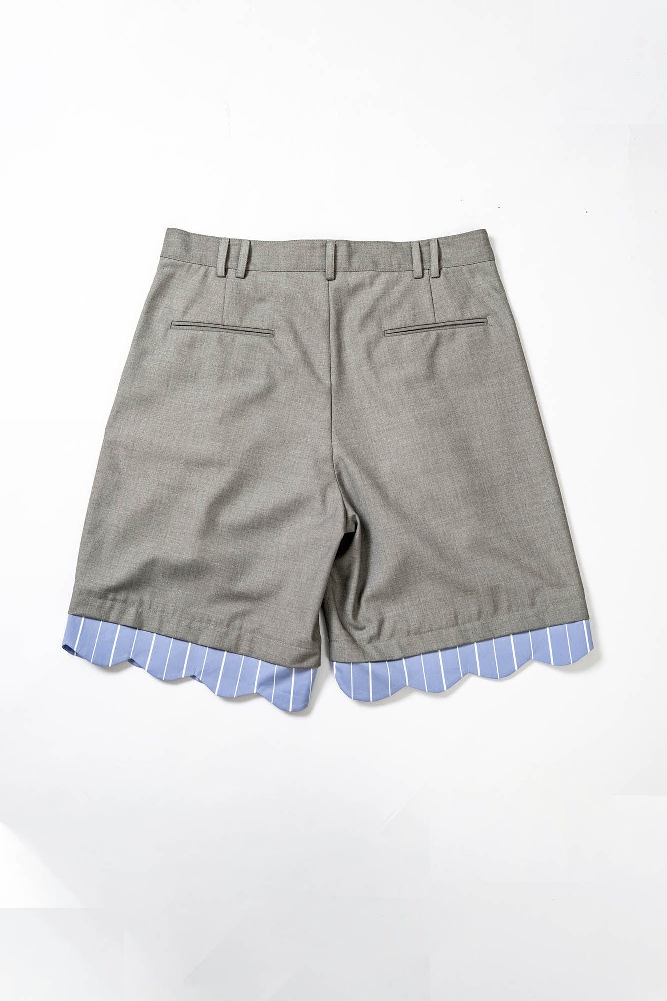 KADAKADA Scalloped Layered Hem Pleated Shorts