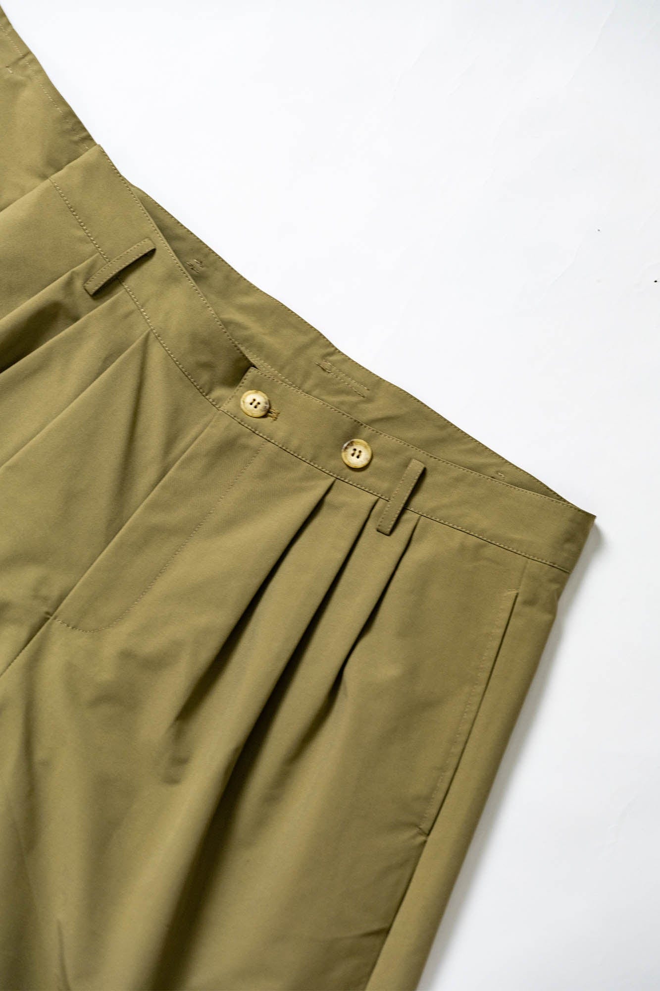 KADAKADA Asymmetrical Overlay Pleated Shorts