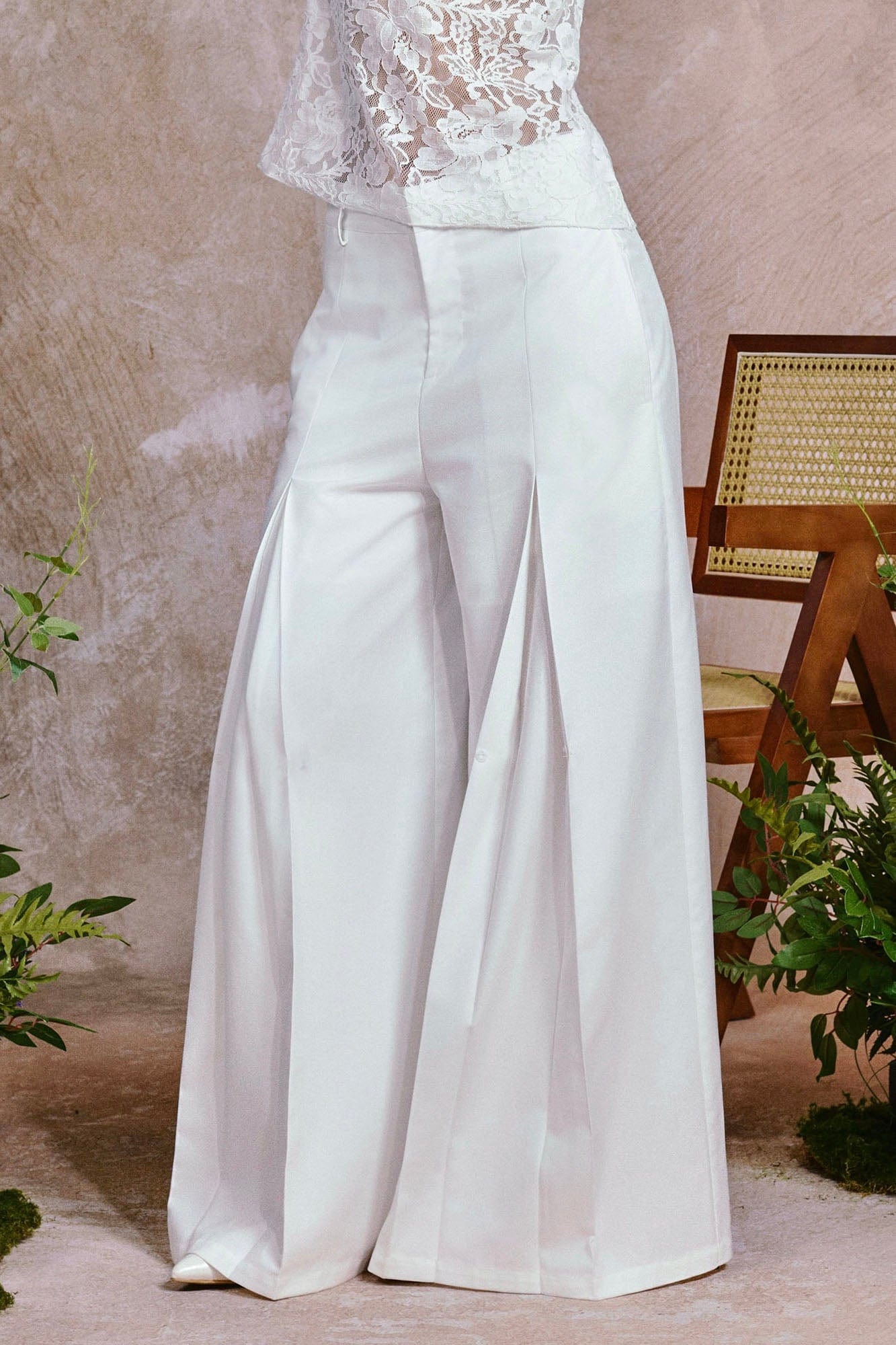 OIPWORD Middle-Pleated Oversized Trousers